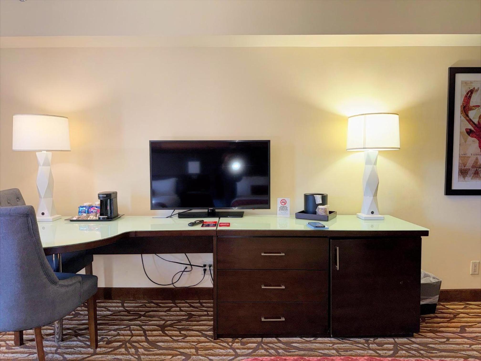 Deluxe King Room photo 3