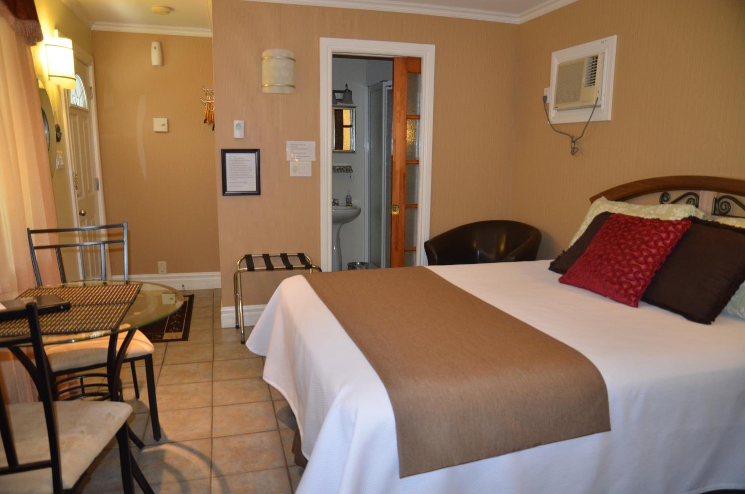 Deluxe Queen Room photo 2