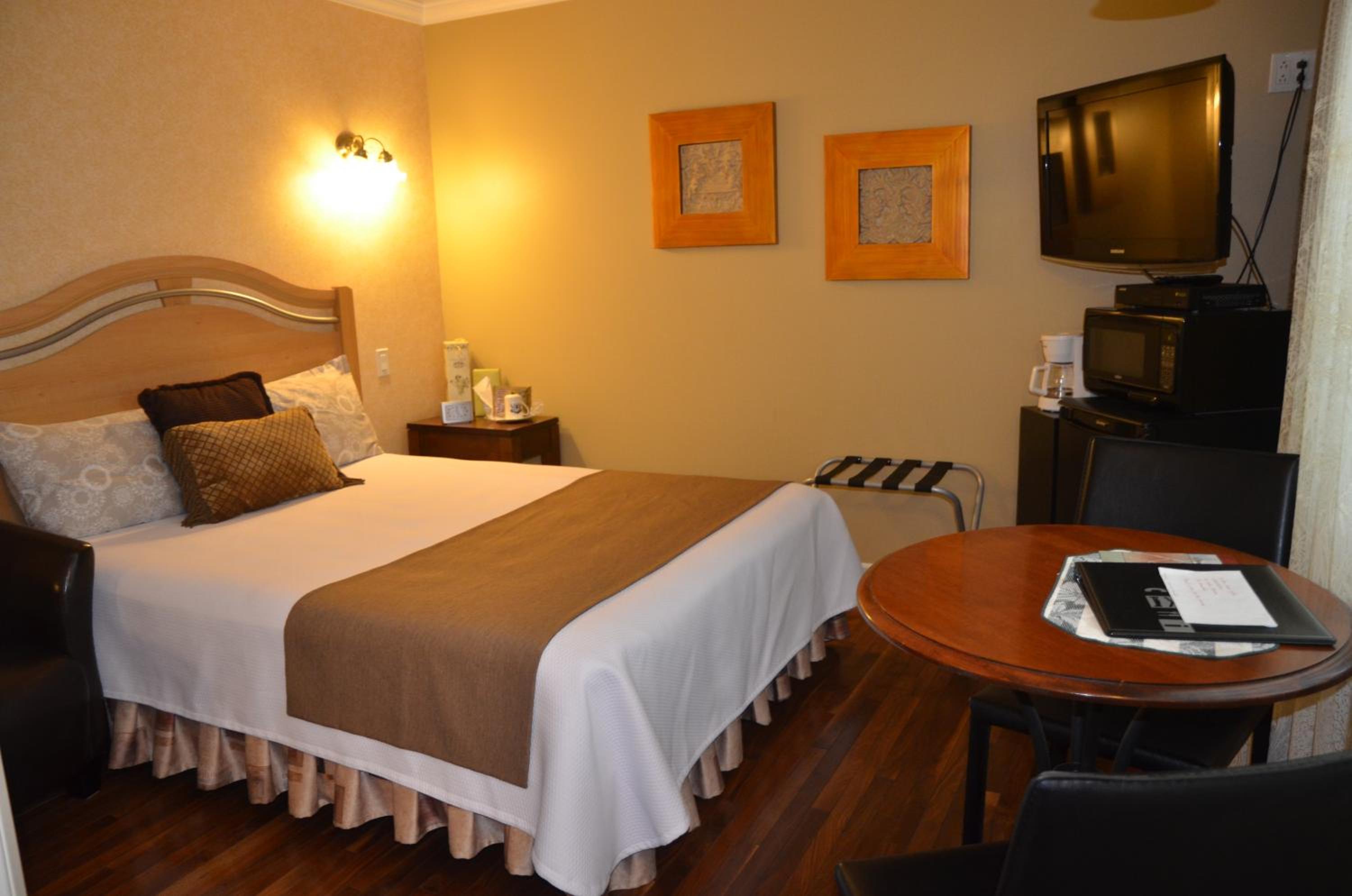 Queen Room photo 1
