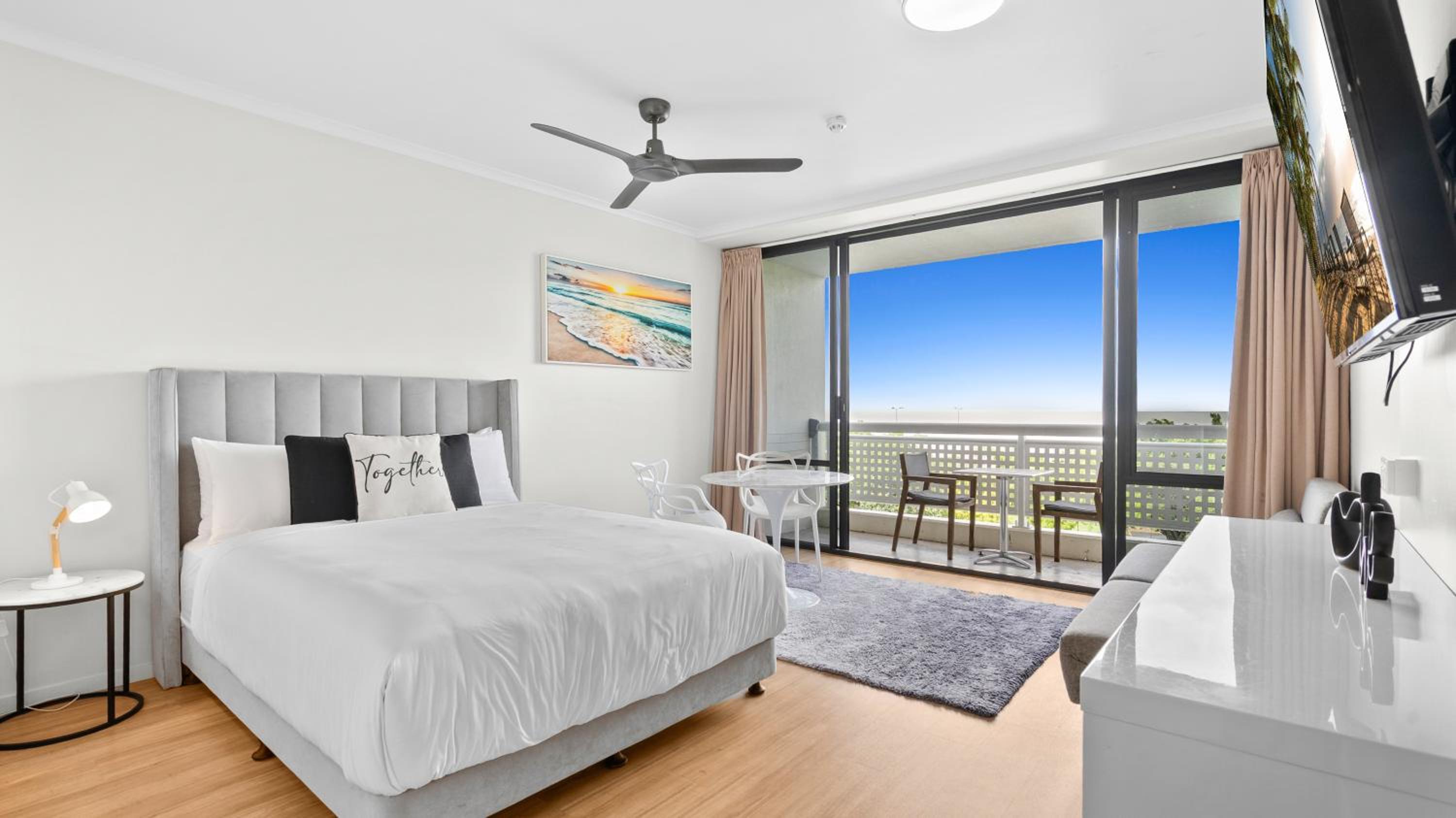 Studio Apartment photo 1
