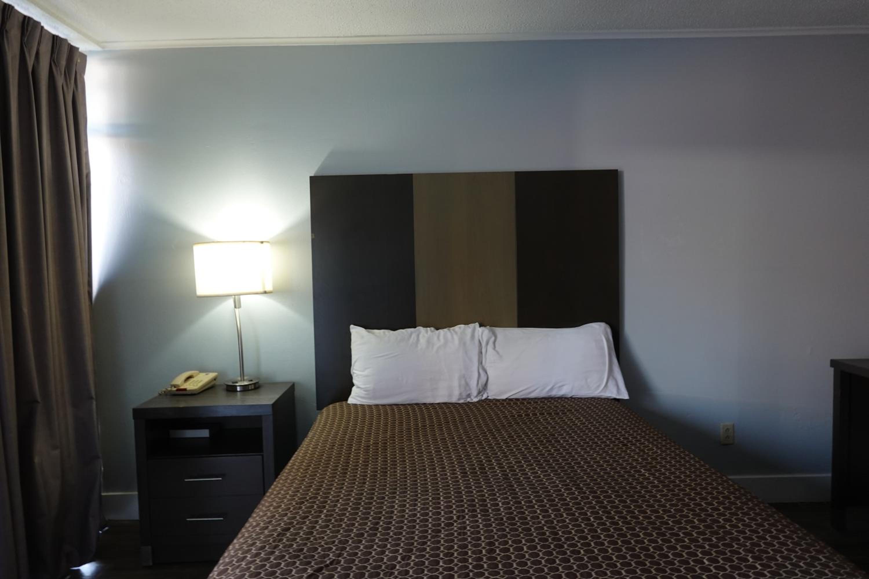 Standard Queen Room - Photo 4