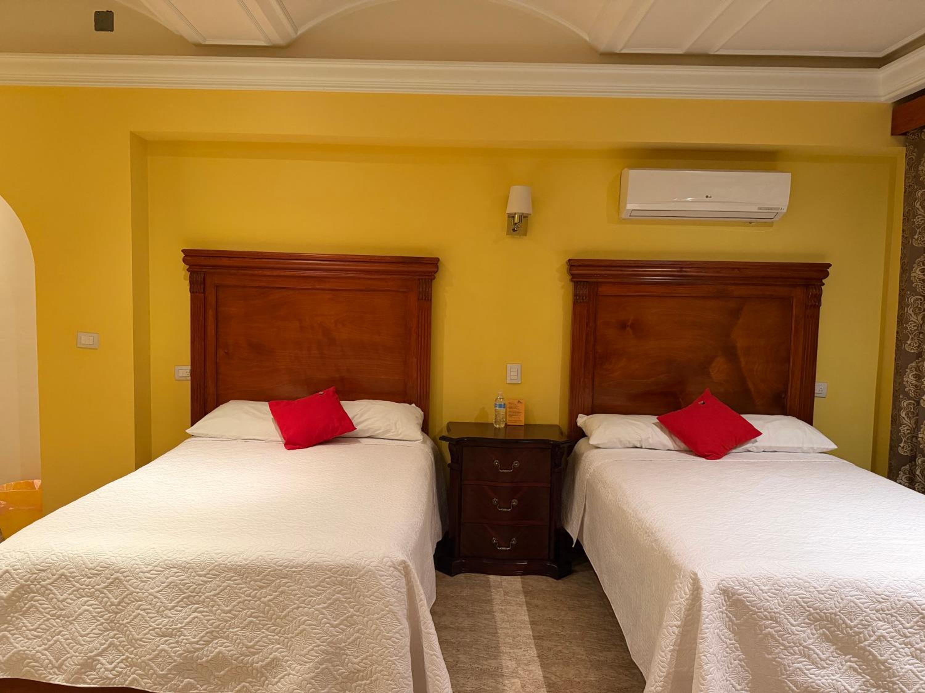 Twin Room with Bathroom photo 2