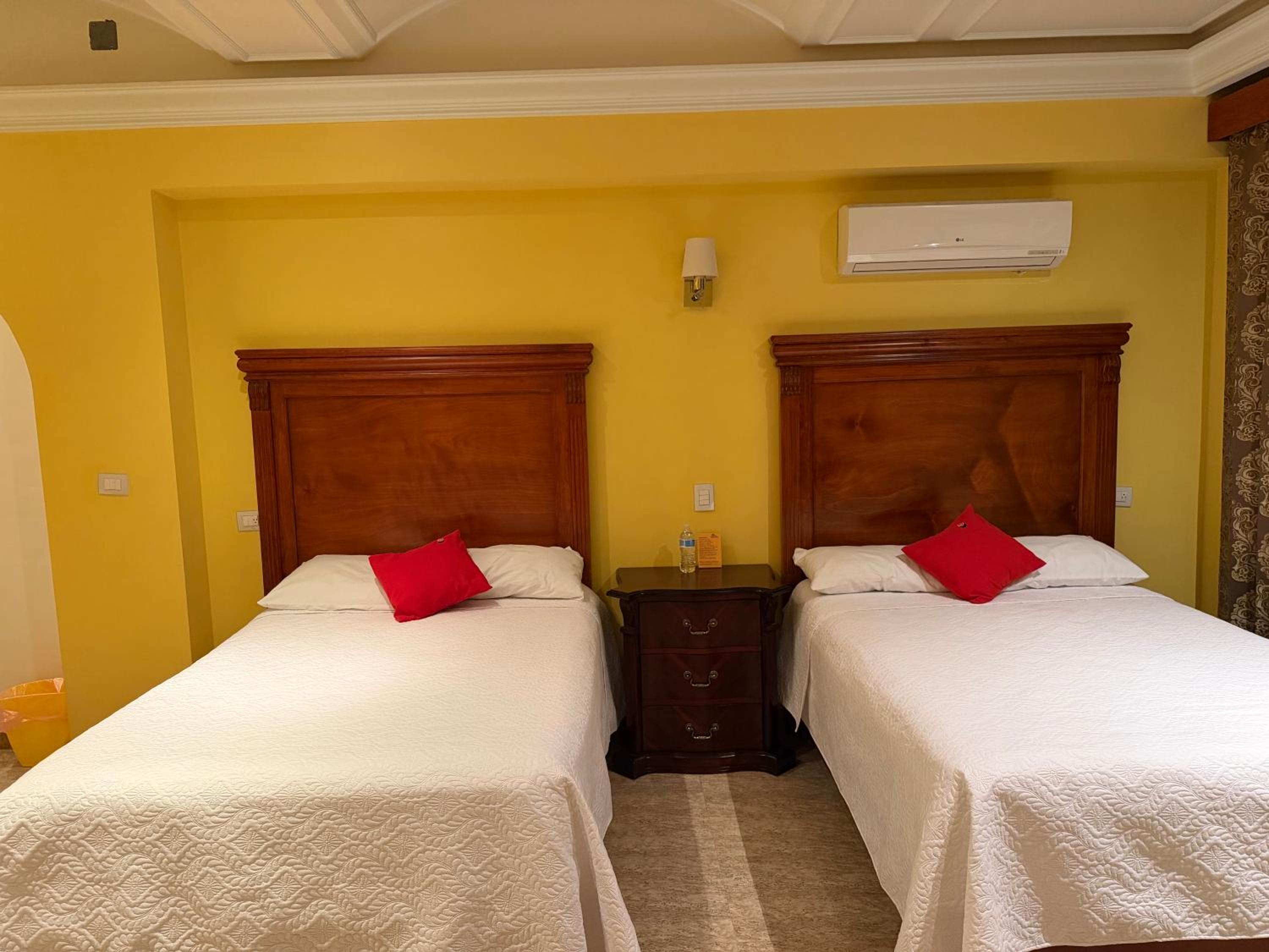 Twin Room with Bathroom photo 1