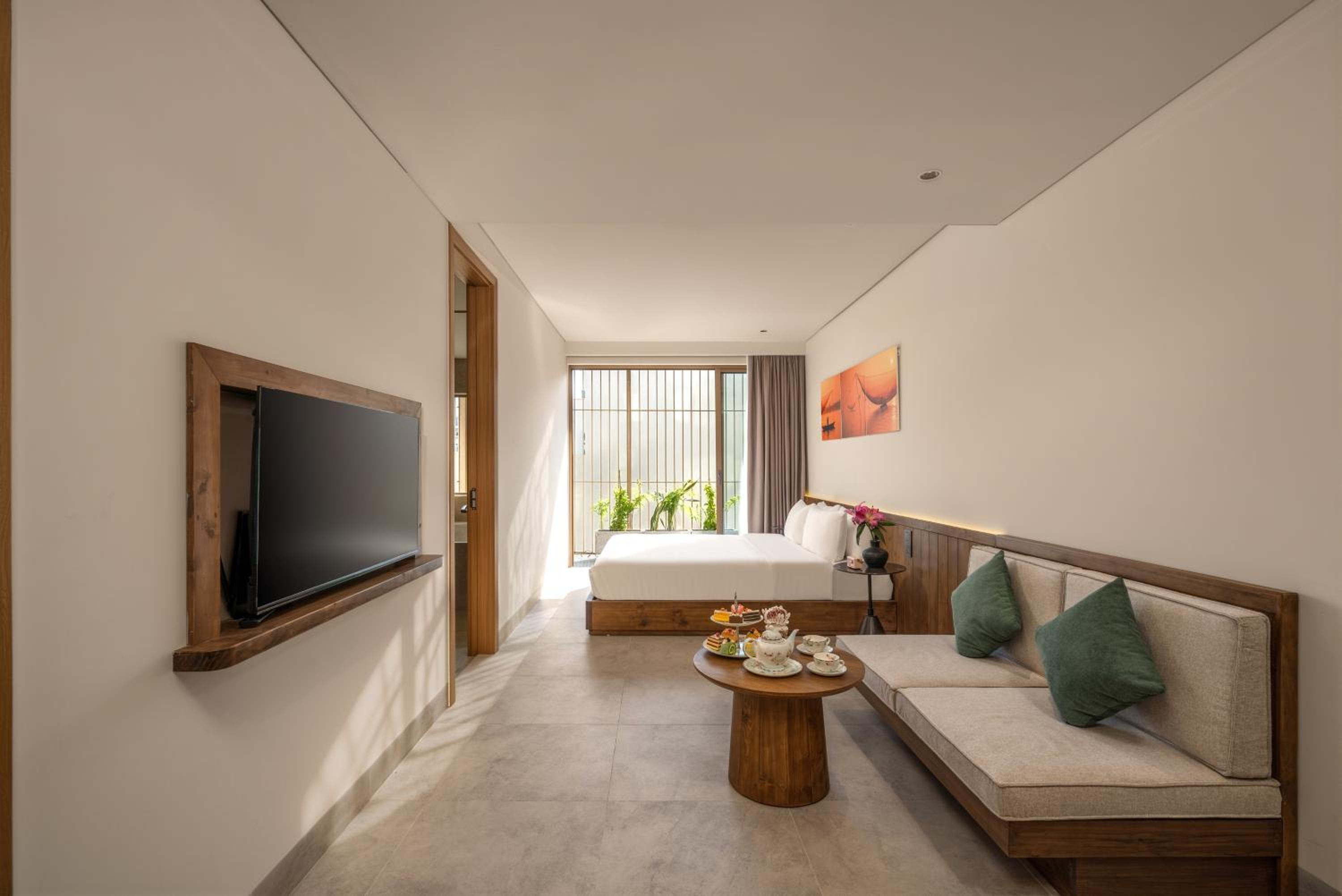 Deluxe King Suite photo 2