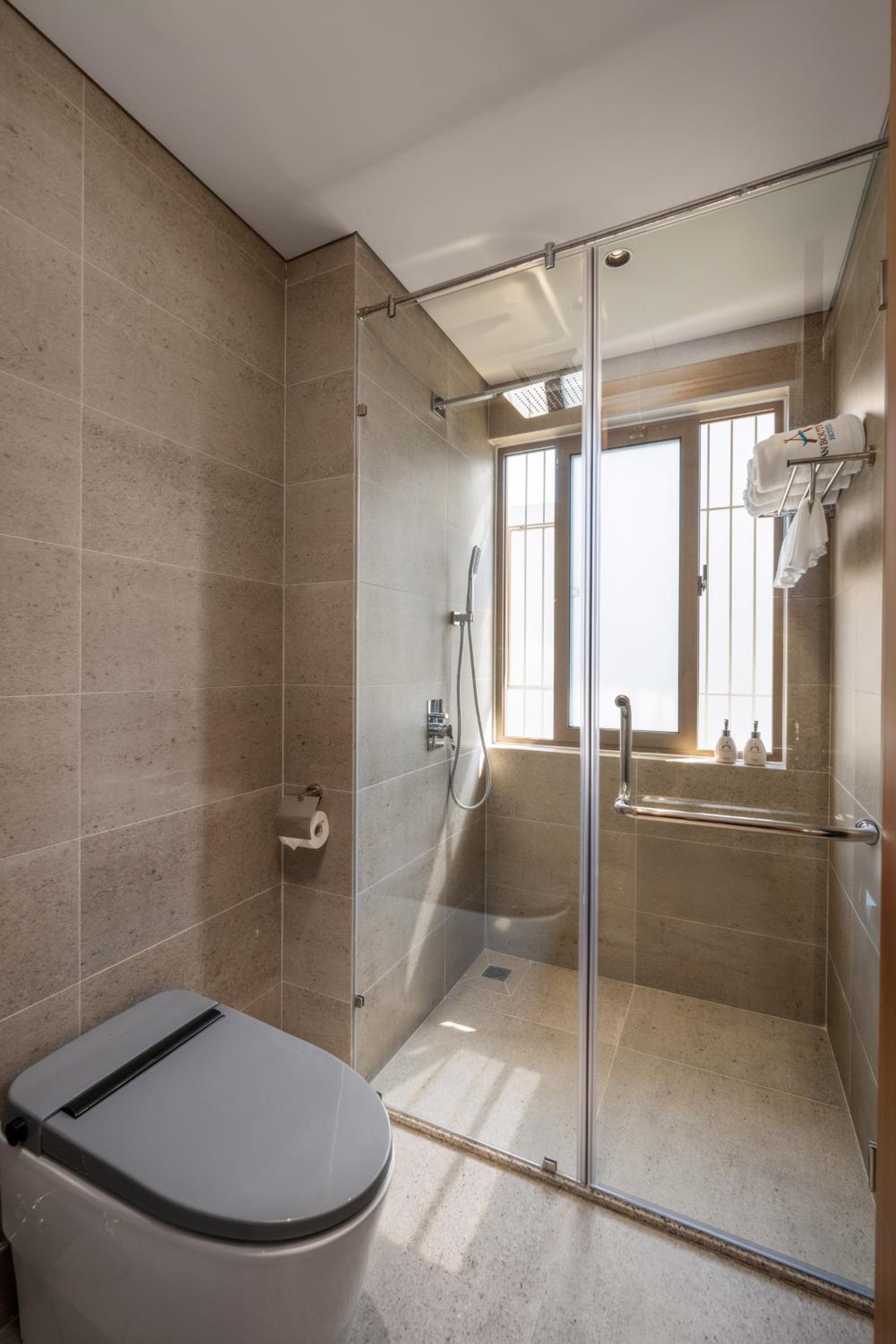 Studio Apartment with Balcony photo 2