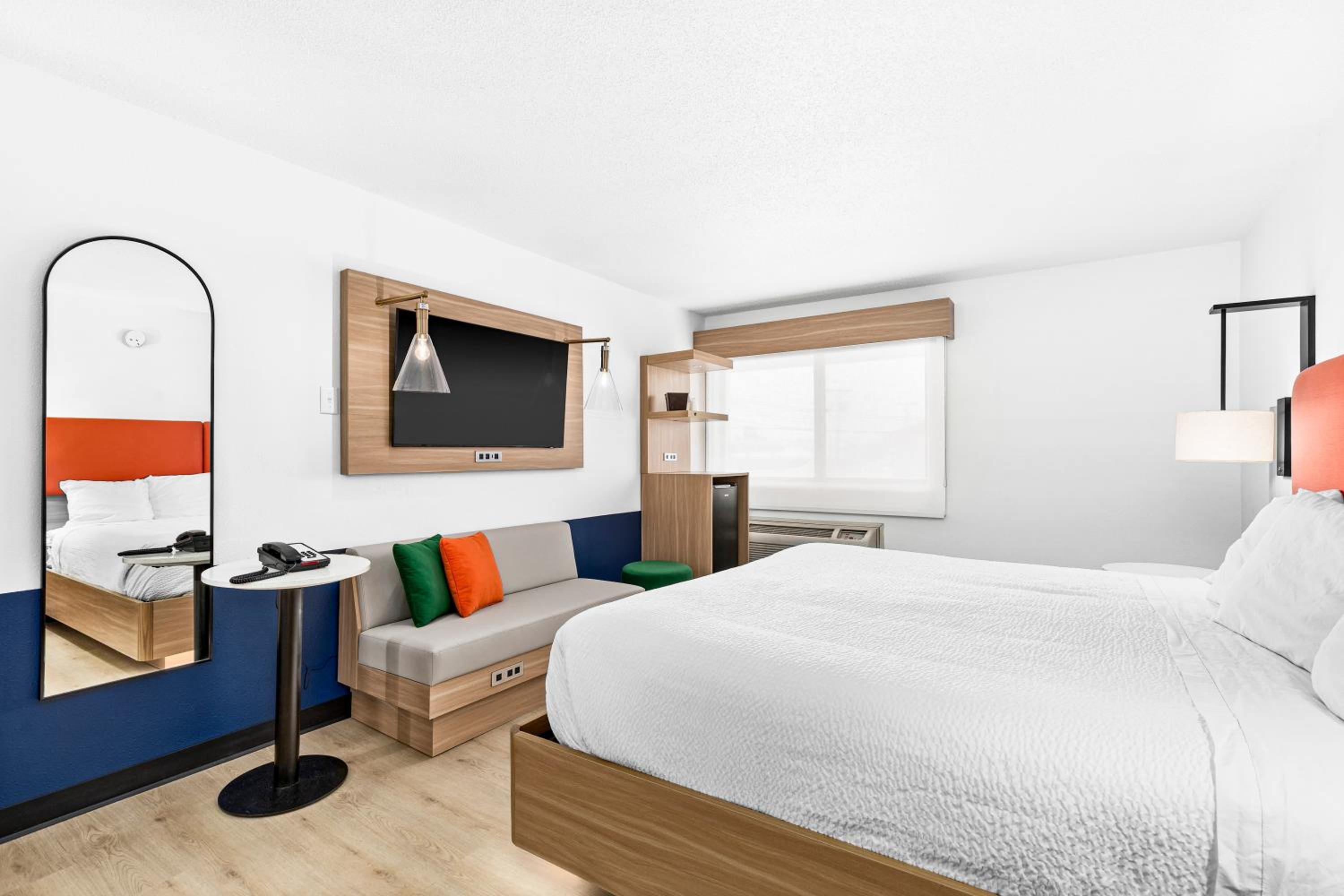 Standard King Room photo 3