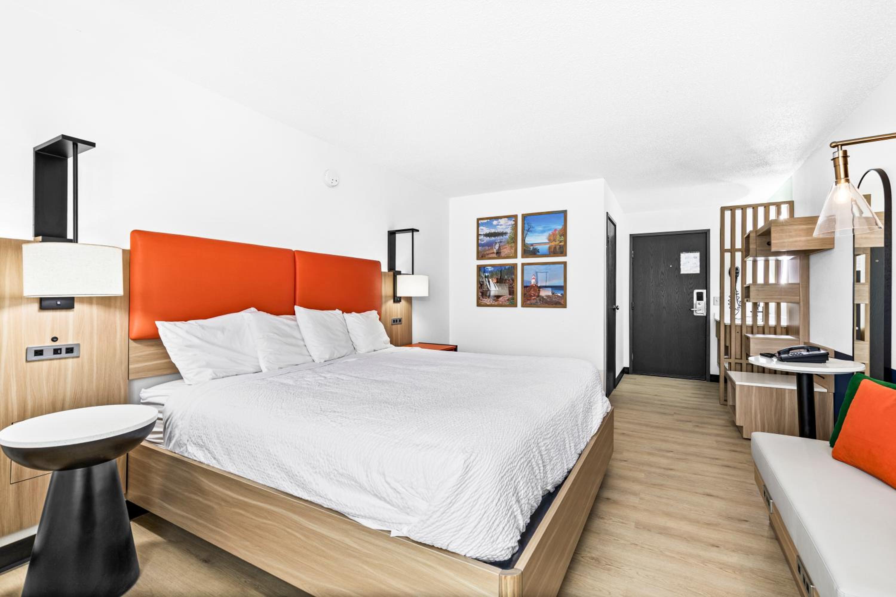 Standard King Room photo 2