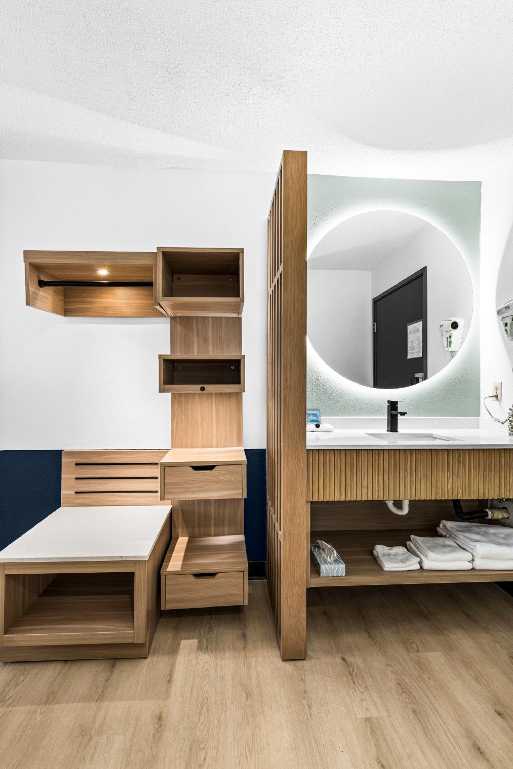 Standard Queen Room