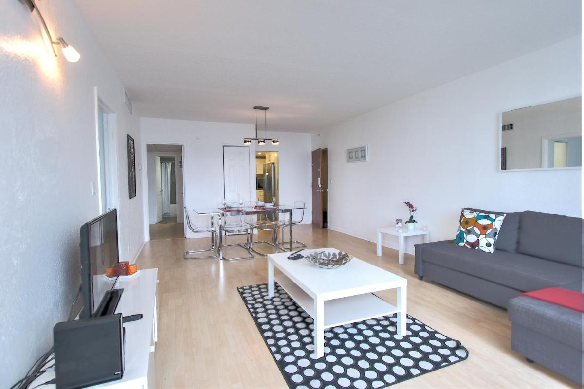 Deluxe Two-Bedroom Apartment with Ocean View