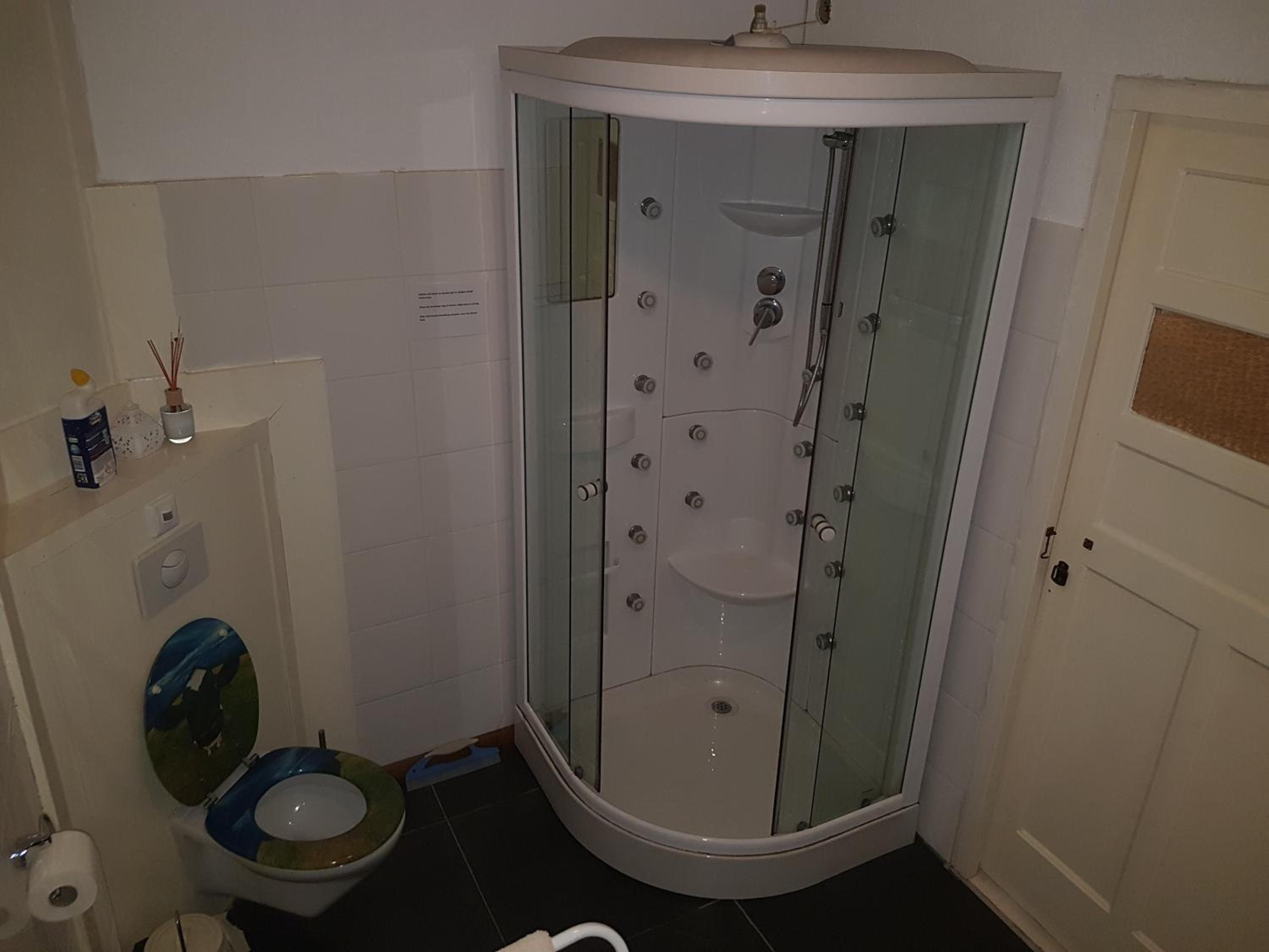 King Suite - Non-Smoking - Photo 9