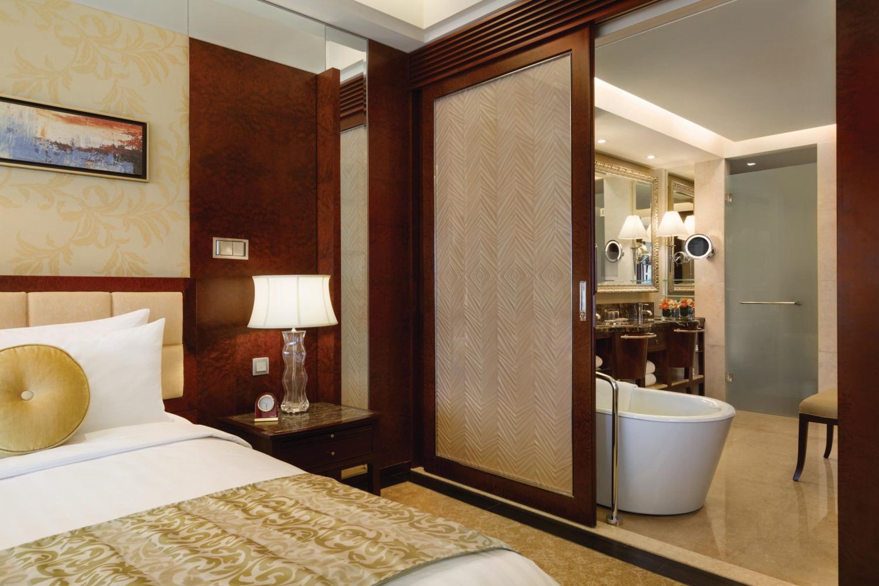 Premier King Room - Valley Wing photo 3