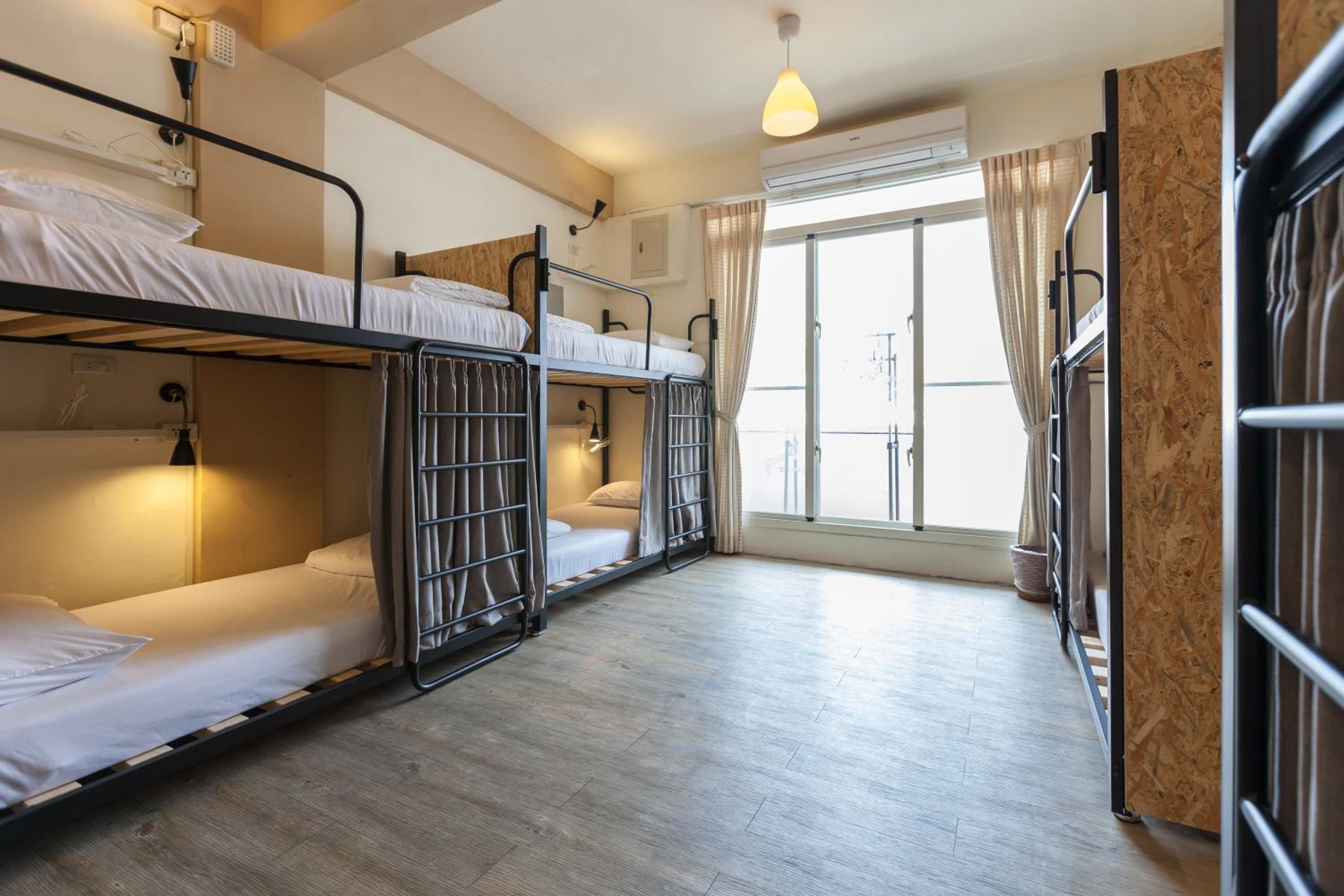 Single Bed in Mixed Dorm