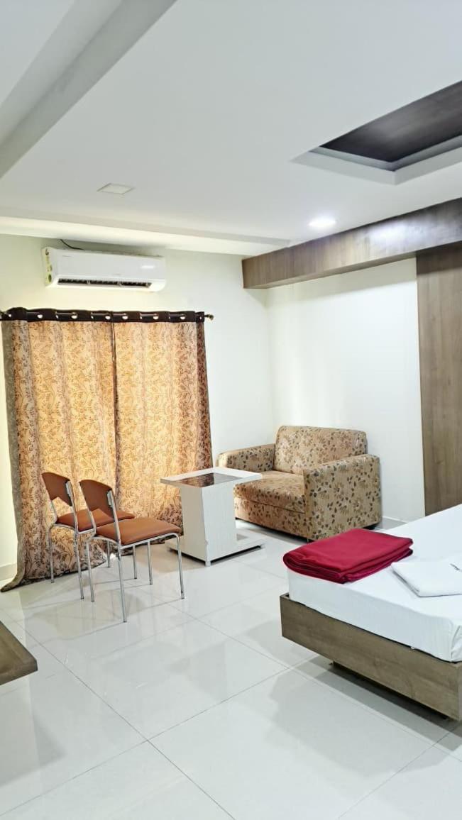 Deluxe Double or Twin Room - Photo 8