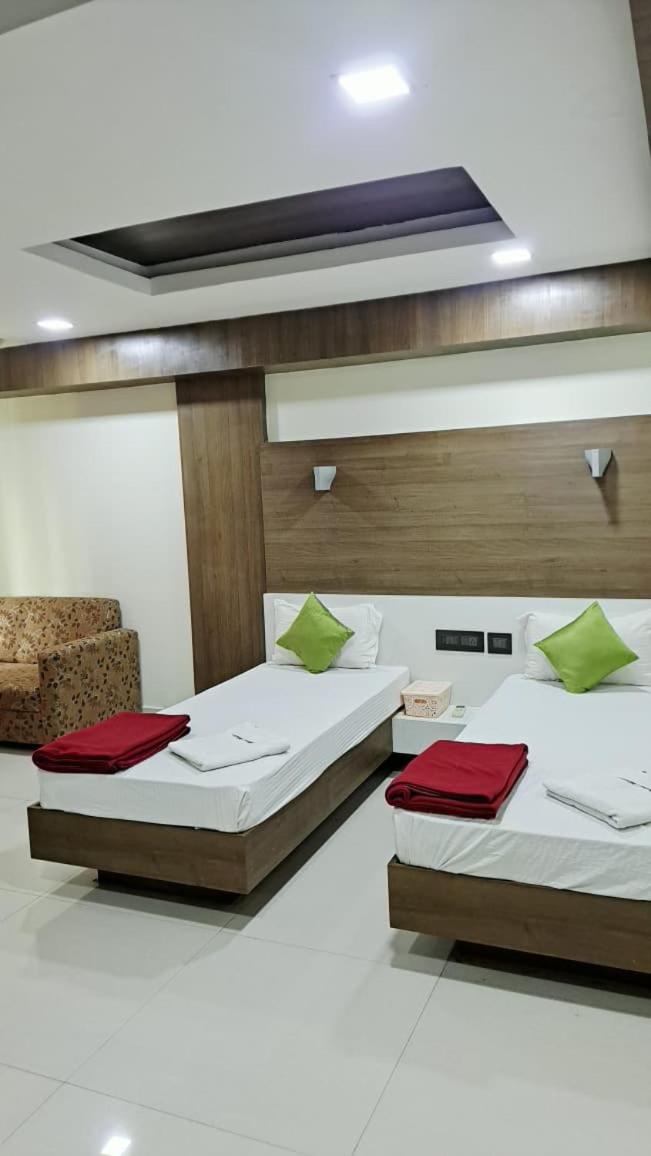 Deluxe Double or Twin Room - Photo 9