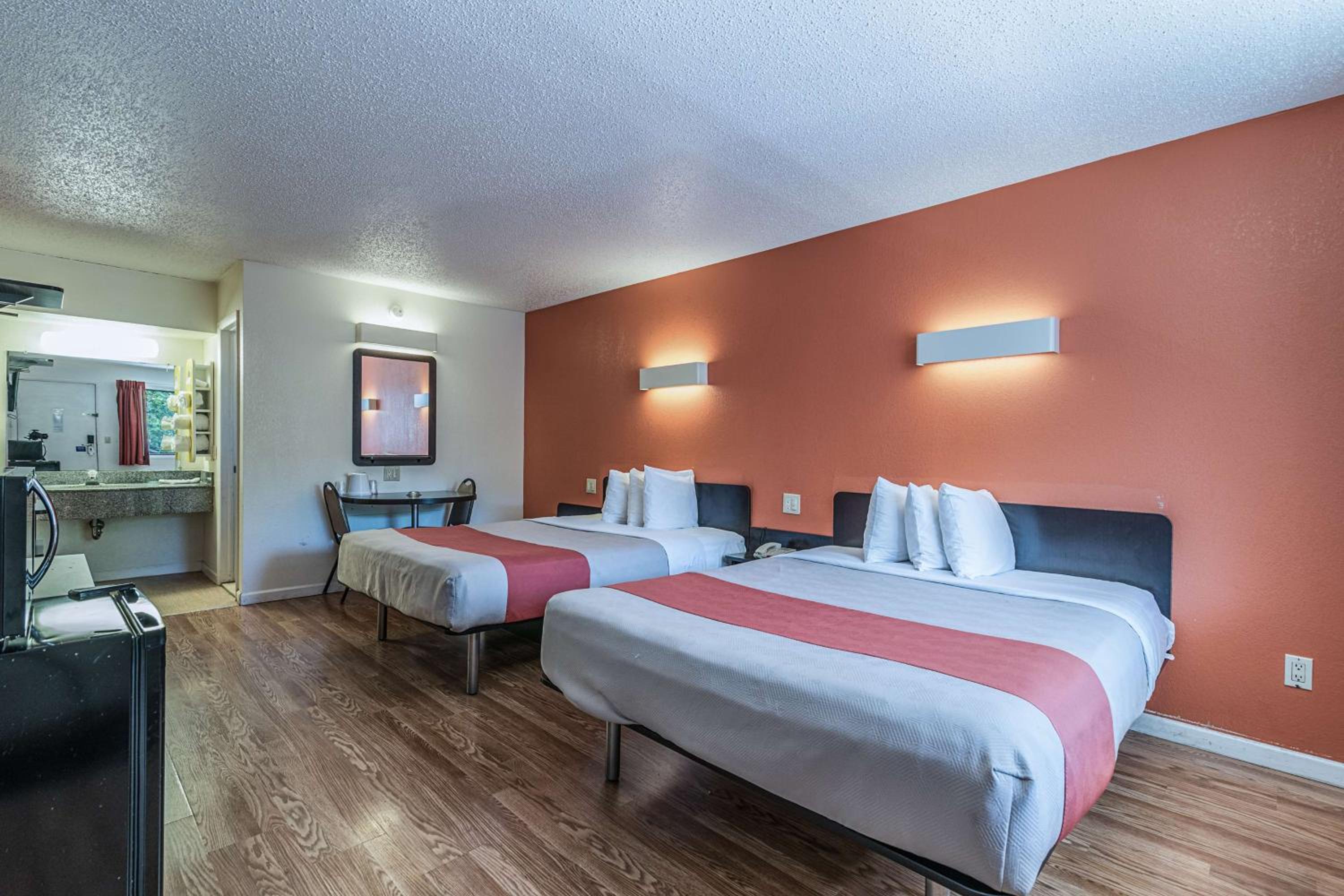 King Room - Non-Smoking - Photo 1