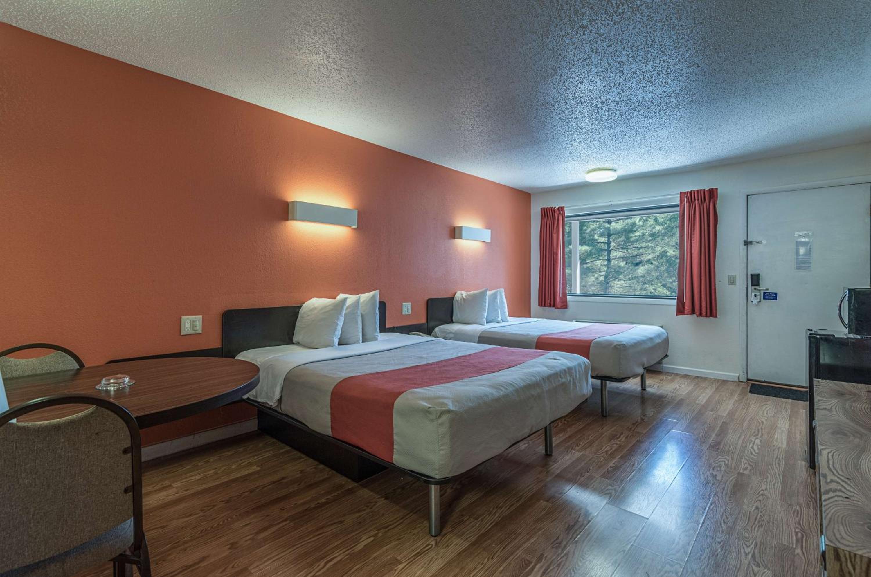 King Room - Non-Smoking - Photo 6