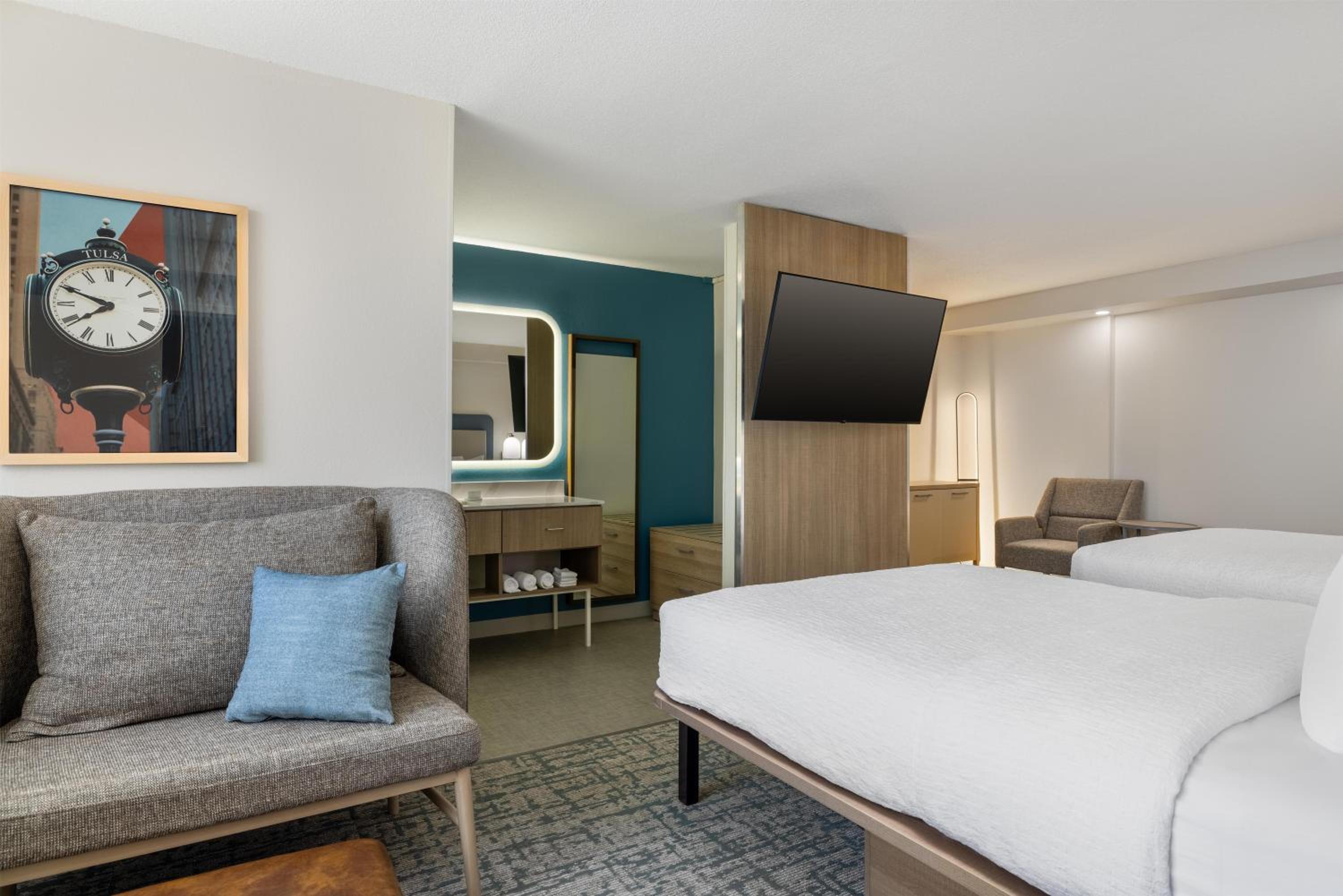 One-Bedroom Queen Suite with Two Queen Beds