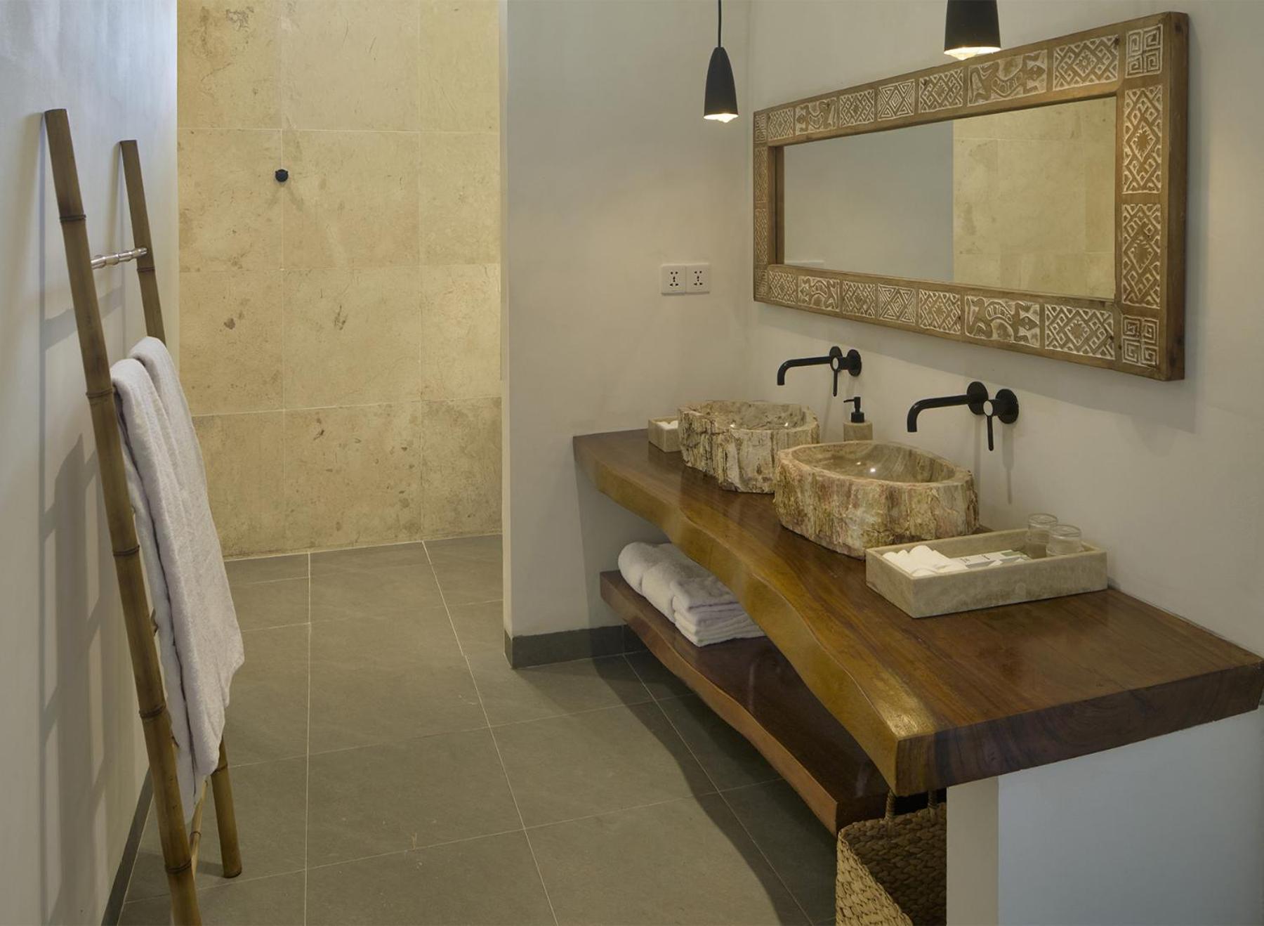 Three-Bedroom Villa Beachfront - Private Pool