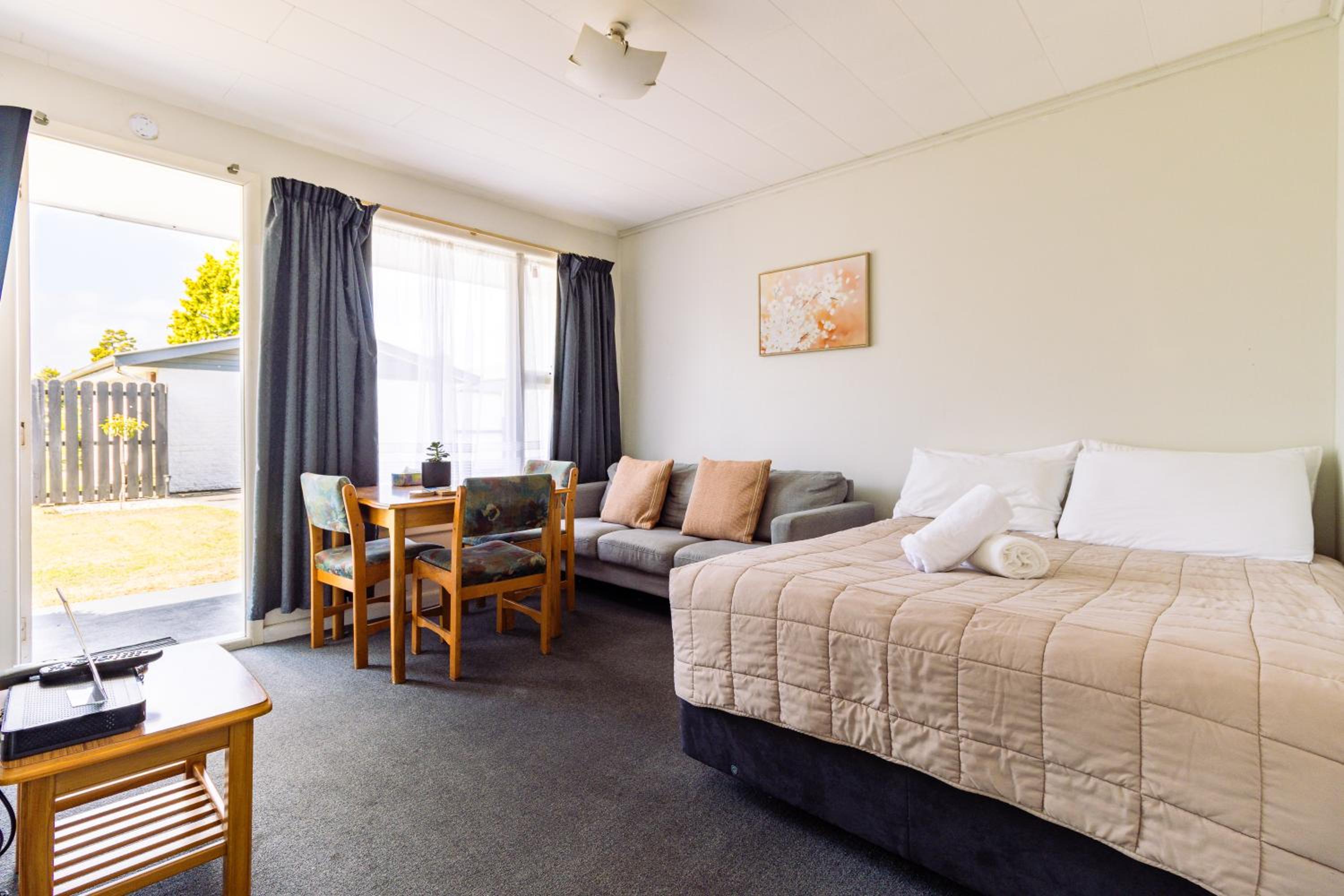 One-Bedroom Suite - Photo 2