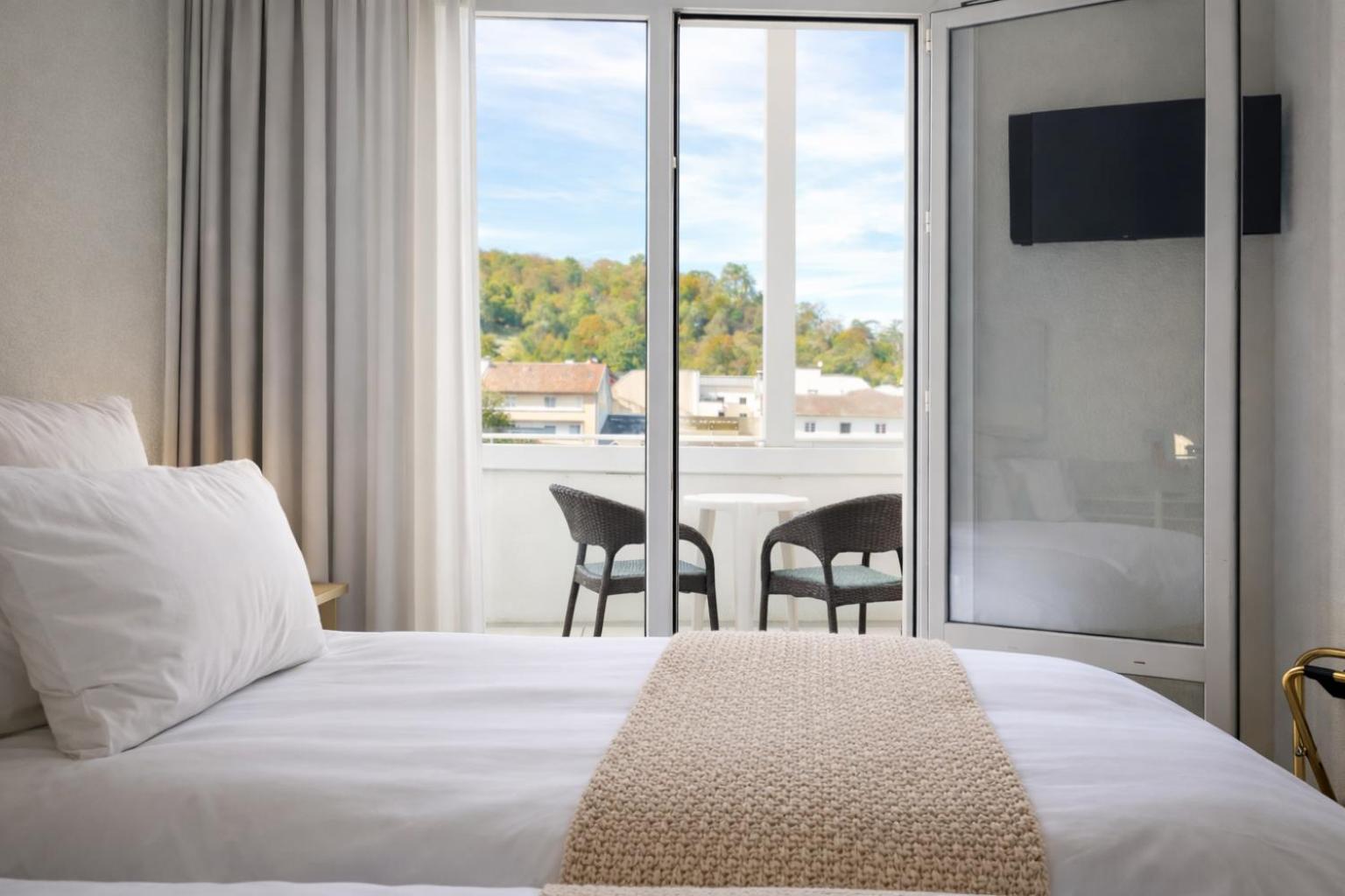 Double or Twin Room with Balcony photo 2