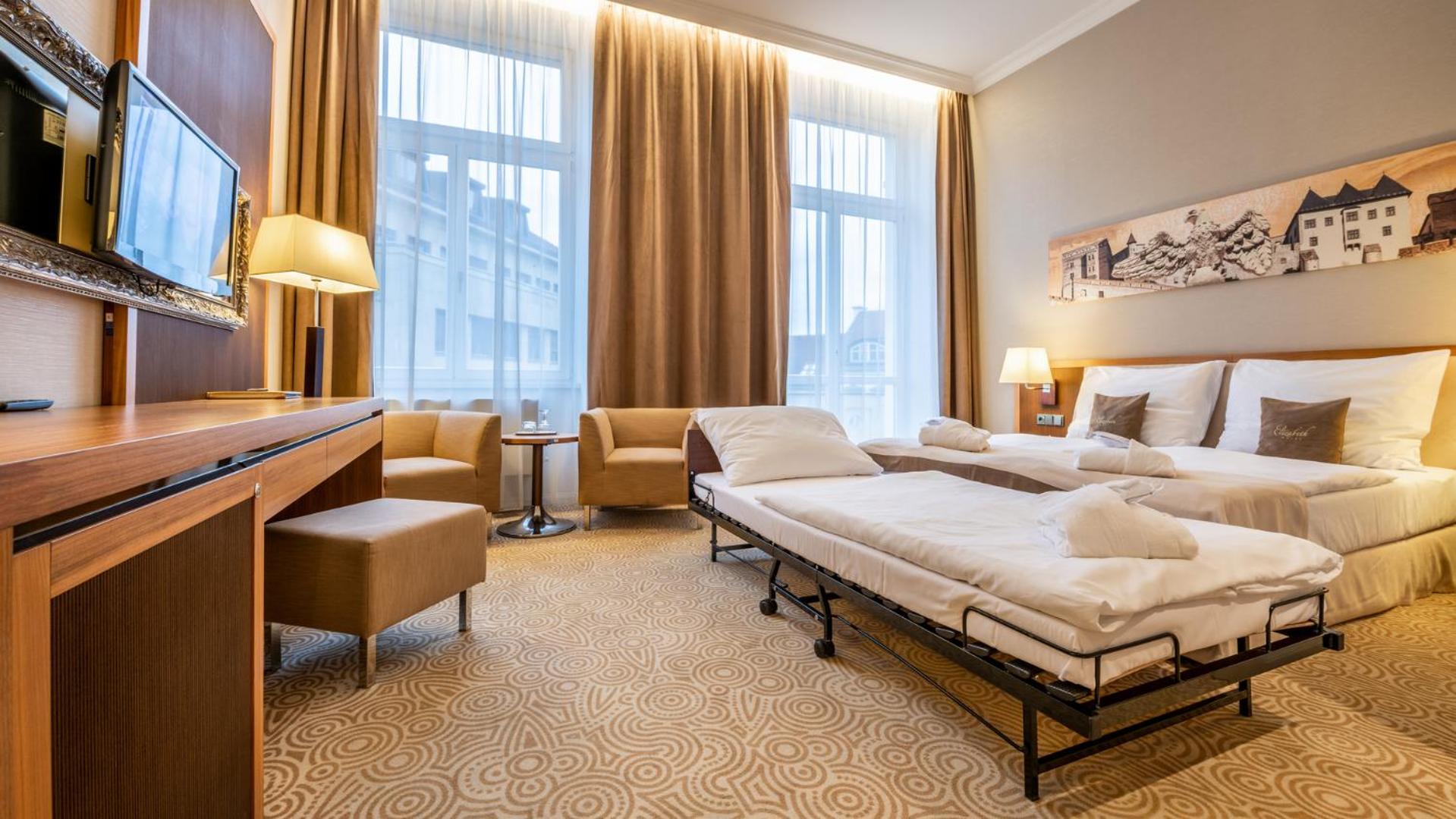 Superior Double Room with Extra Bed photo 2