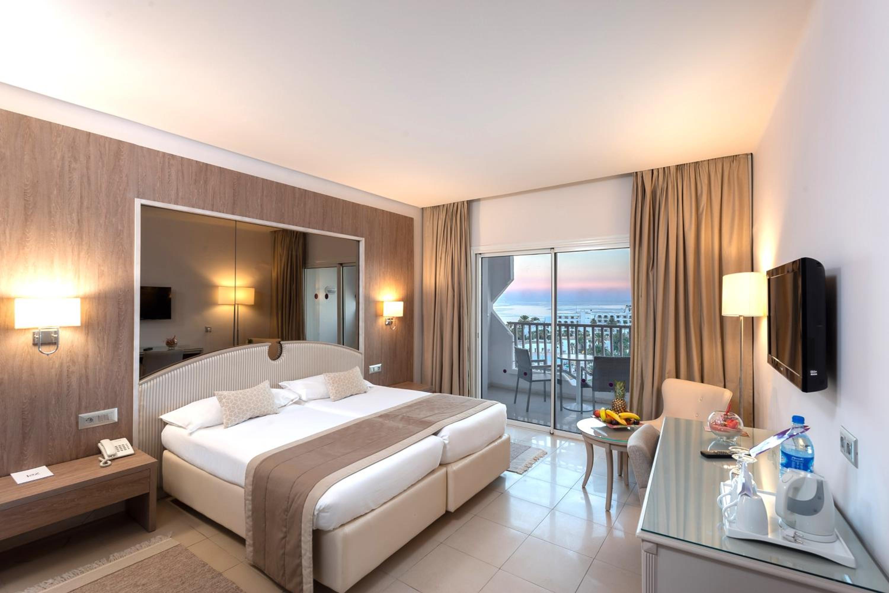 Deluxe Room Sea View - Photo 1