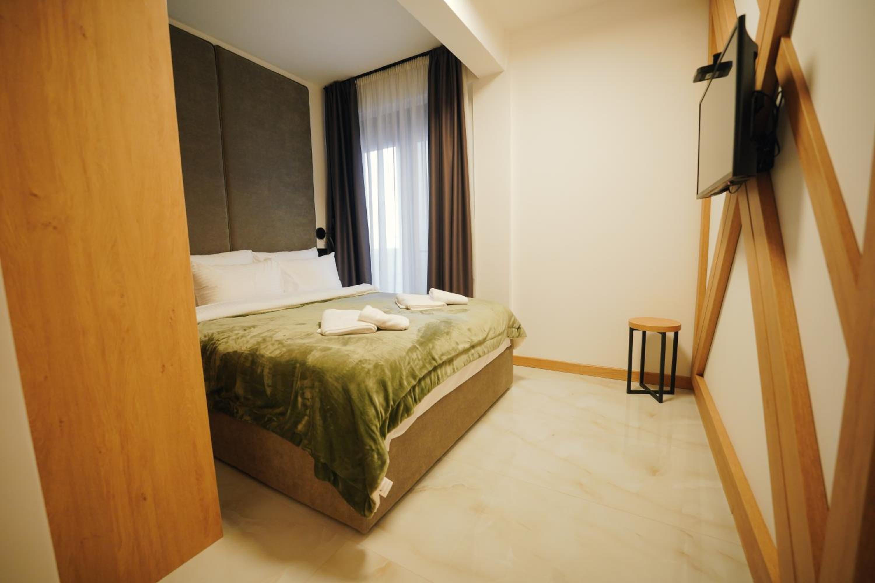 Premium One-Bedroom Apartment with Balcony and Free Spa Access