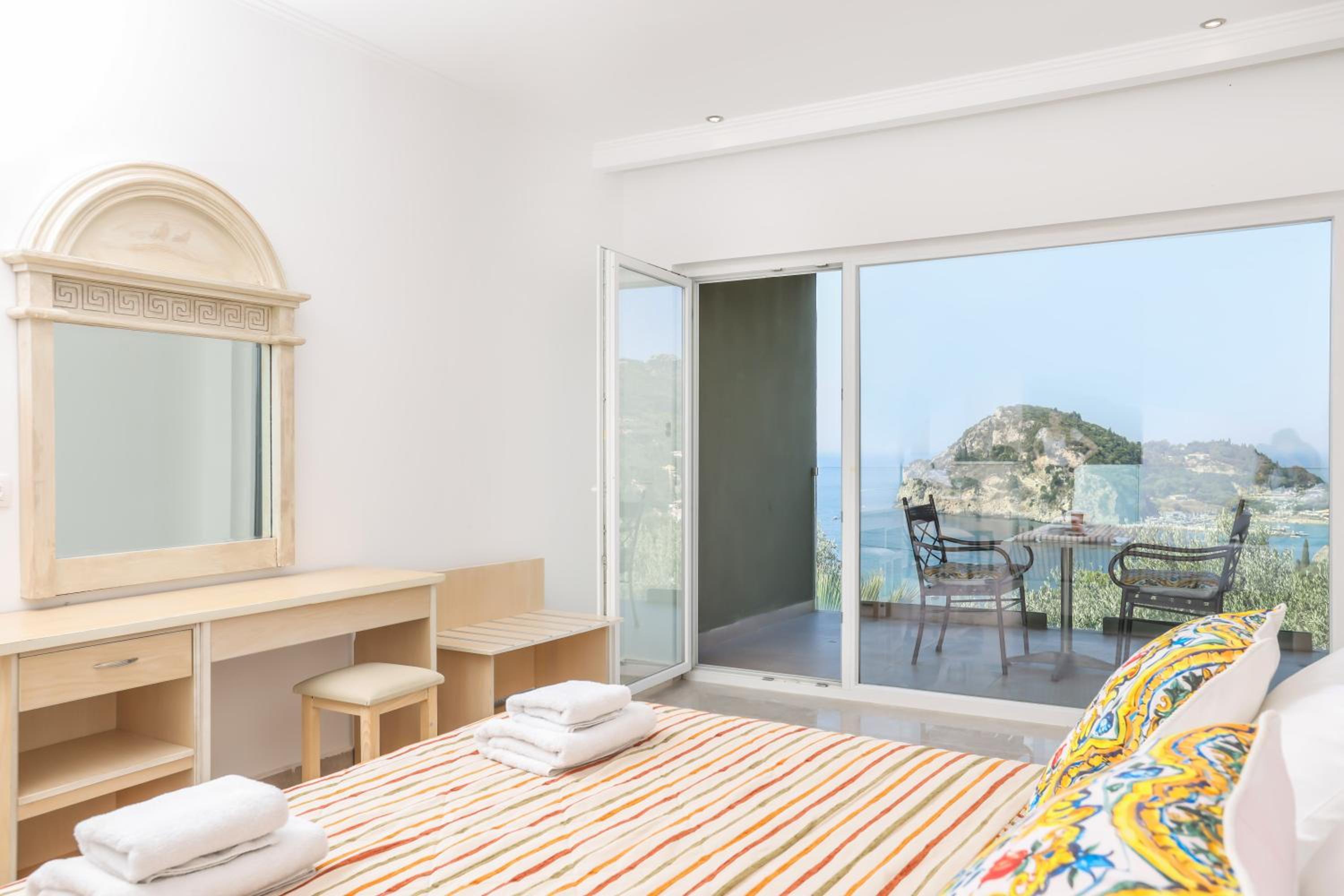 Superior Double or Twin Room with Sea View photo 3