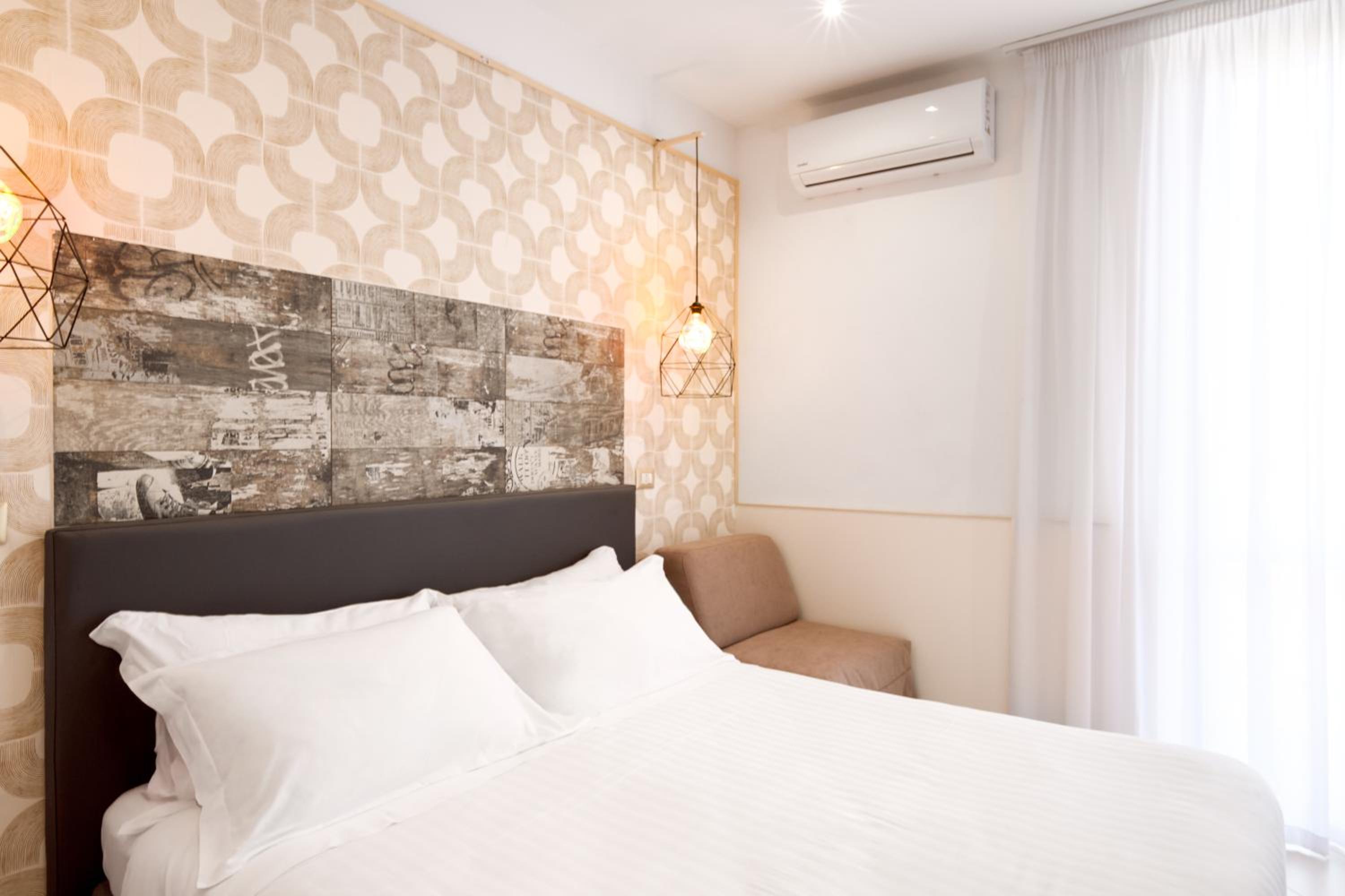 Double Room with Balcony - Photo 2