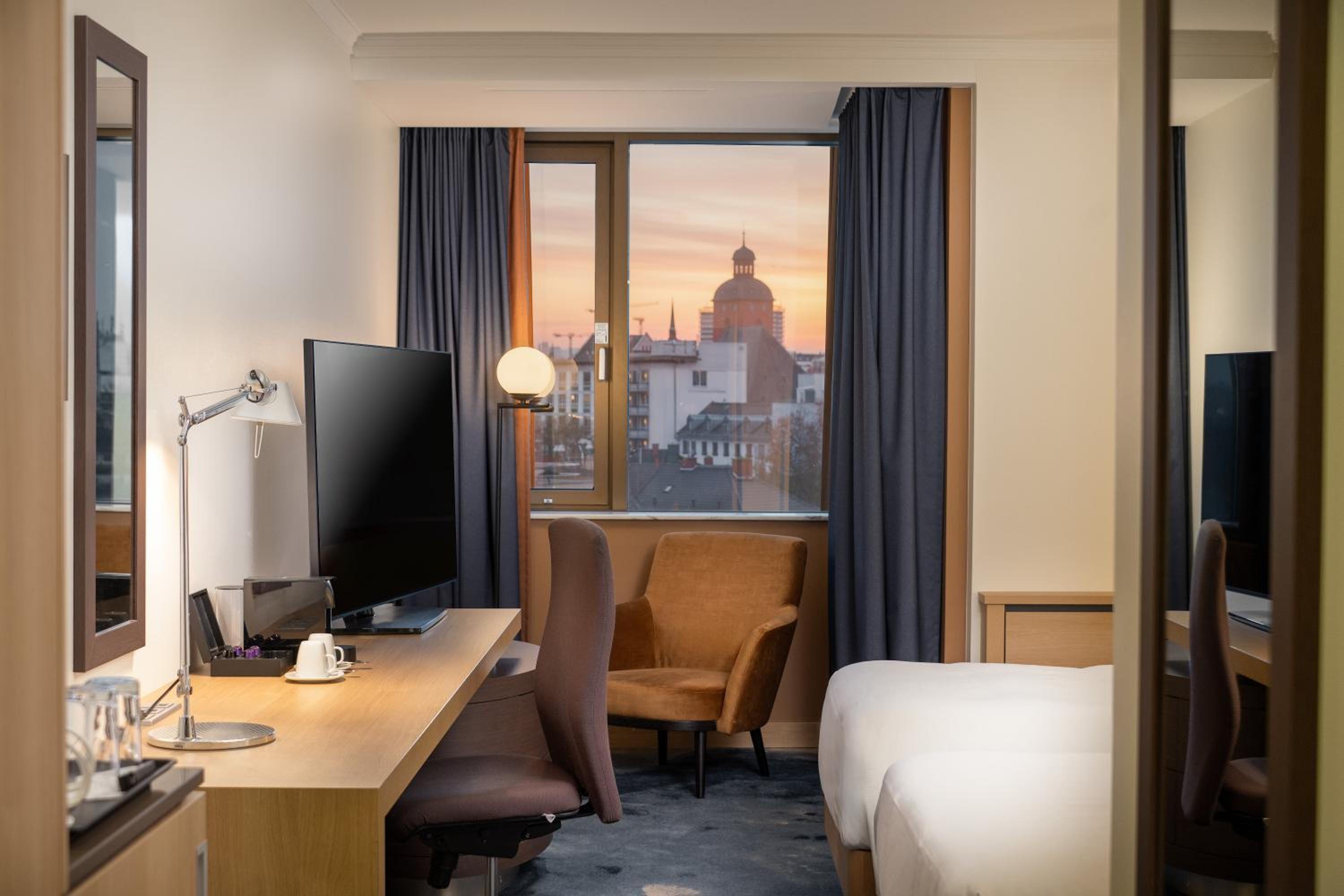 Twin Executive Room with City View - Rhine Wing - Photo 10
