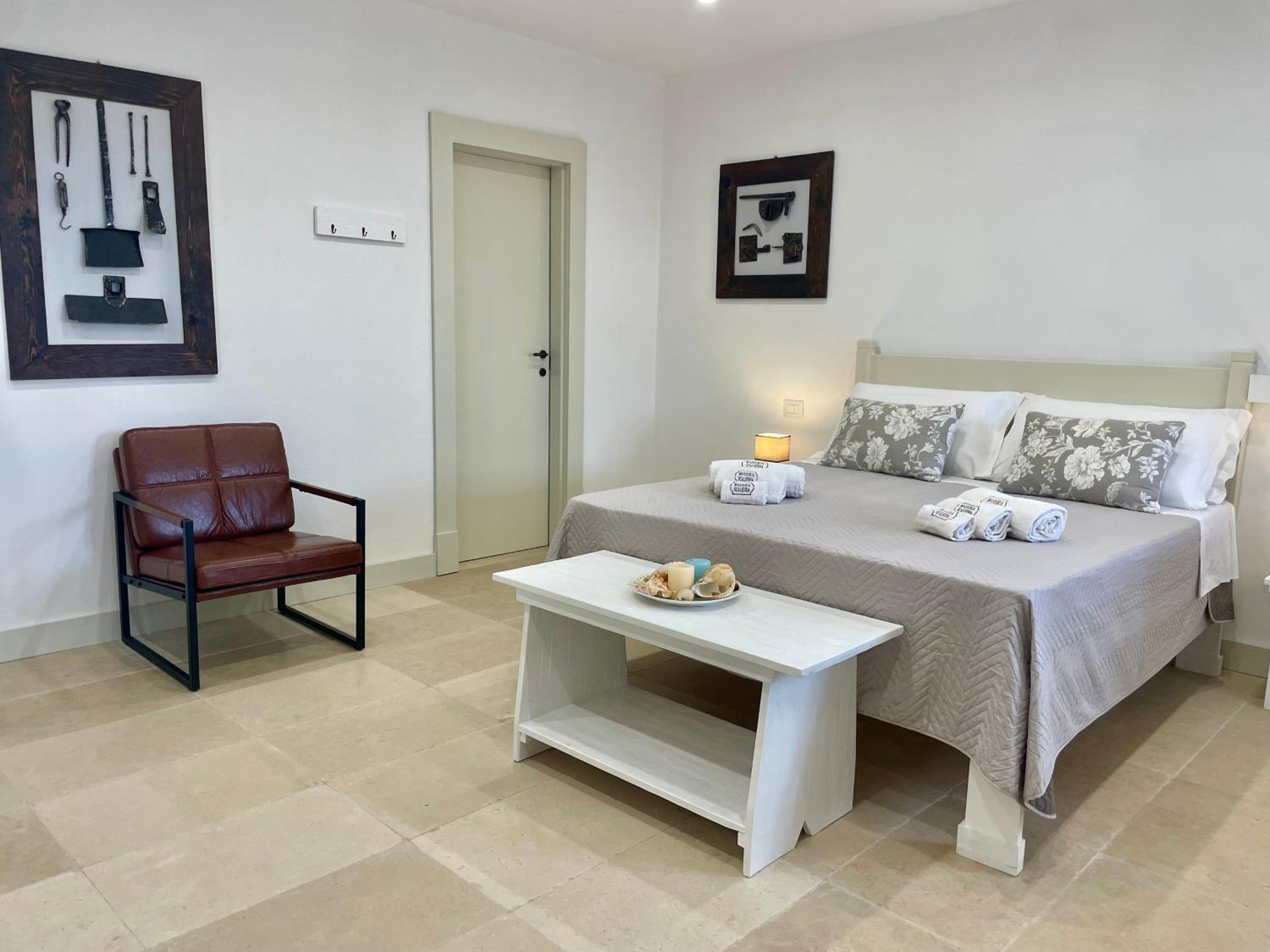 Double Room with Patio photo 1