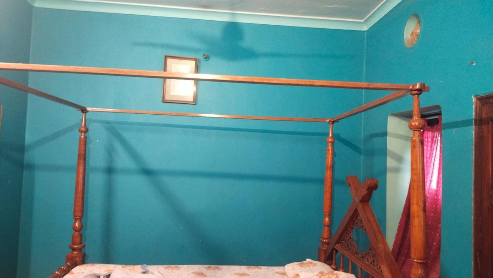 Budget Double Room With Shared Bathroom photo 2