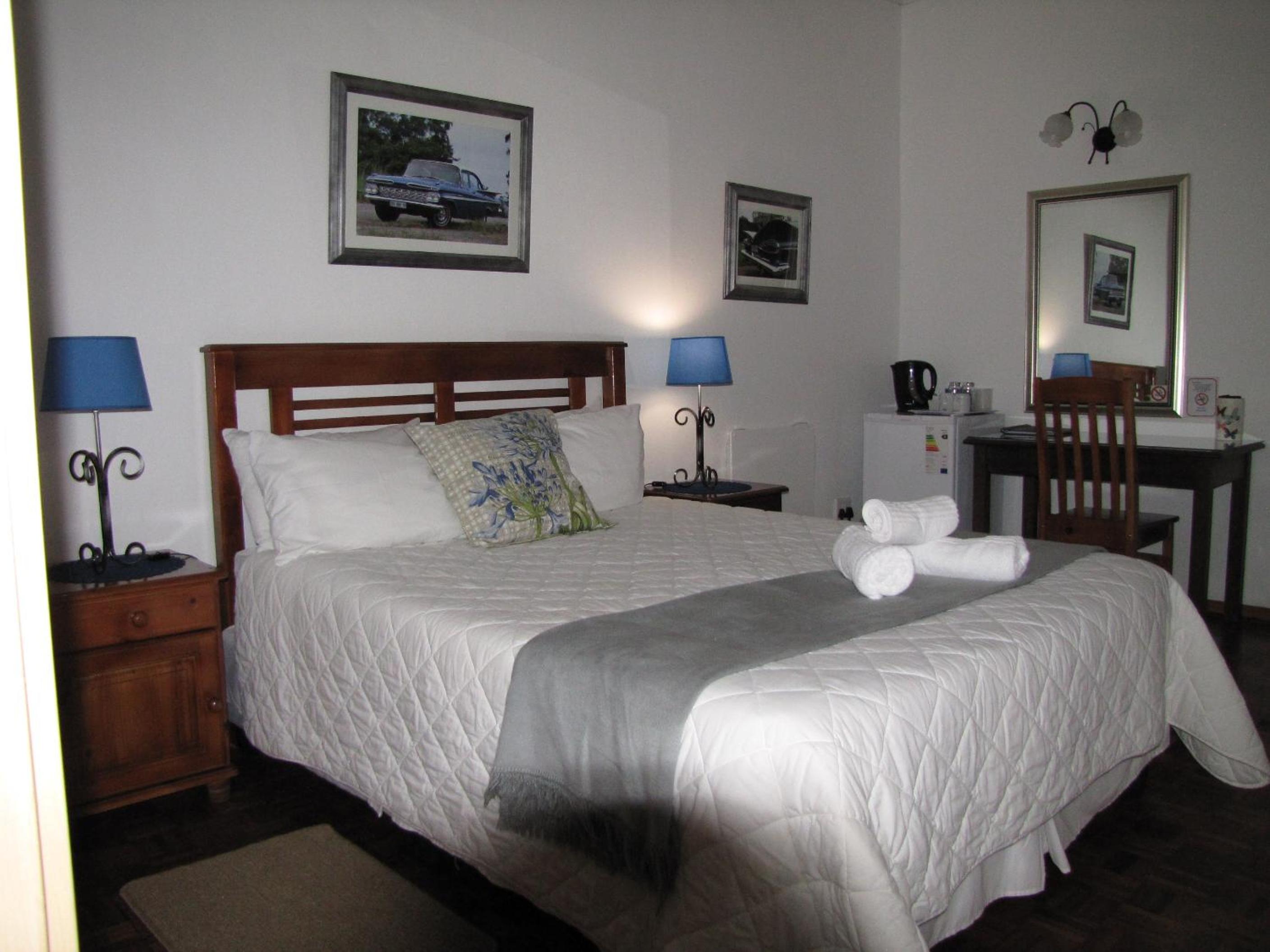 Deluxe Queen Suite photo 2