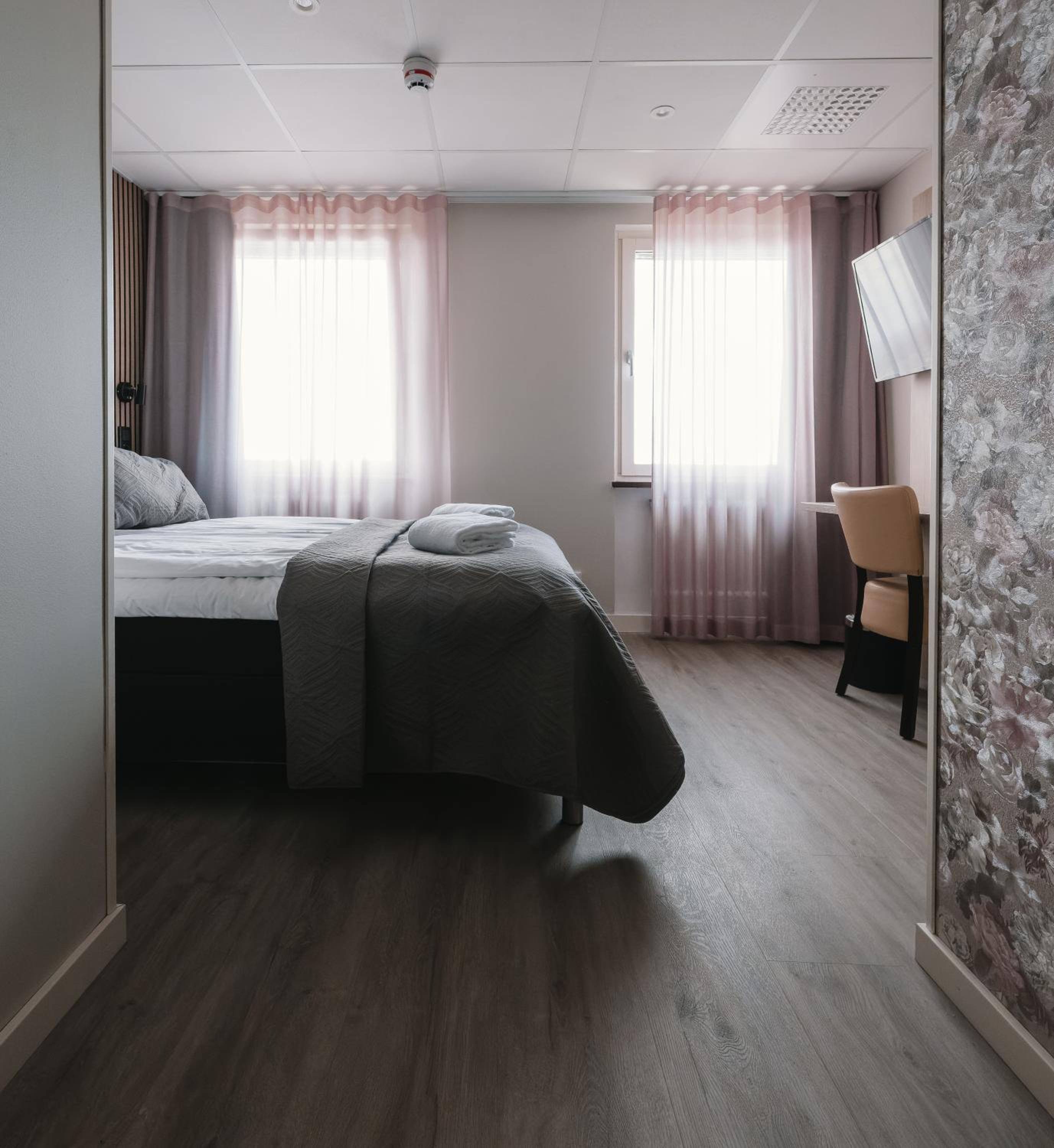 Small Double Room (140 bed) - Photo 1