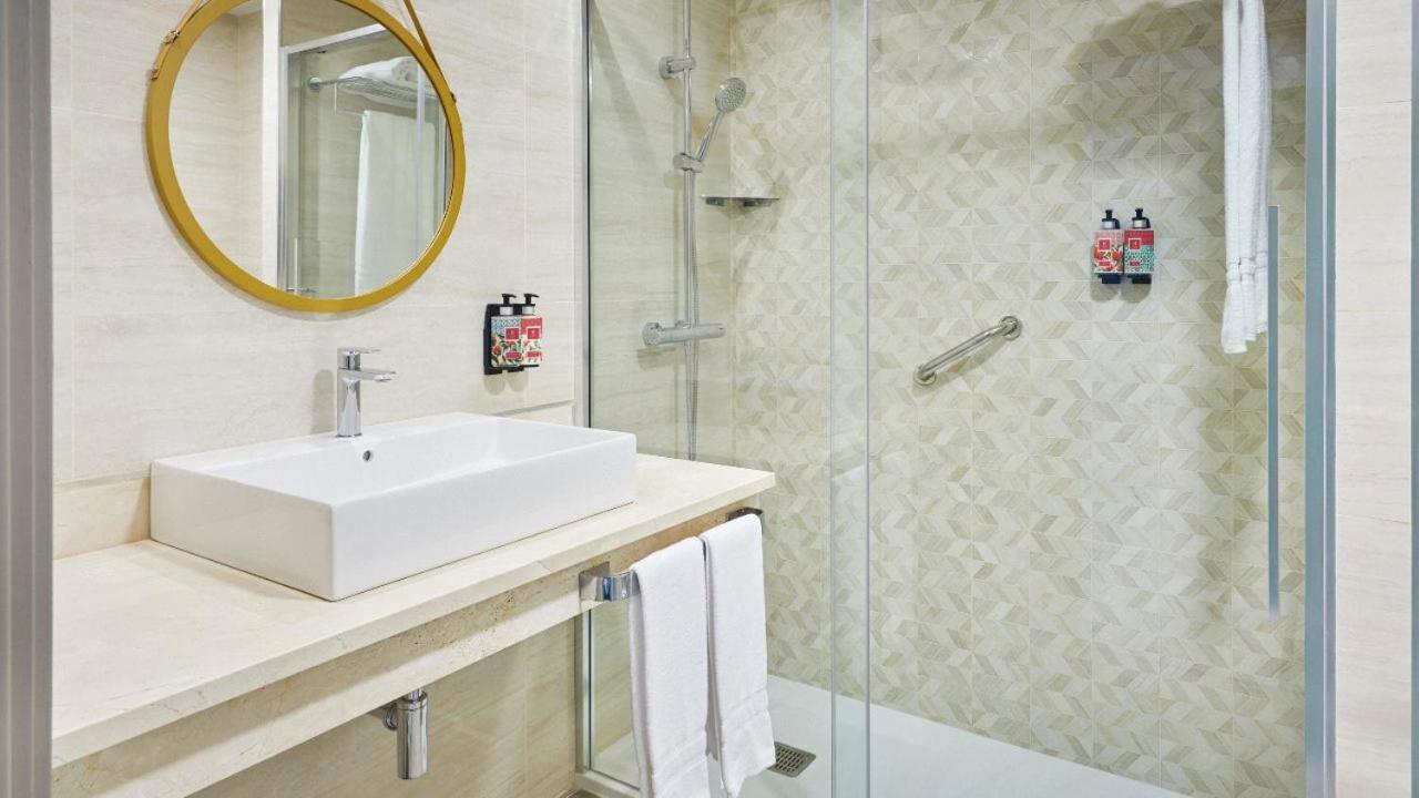Comfort Room - Feria Abril