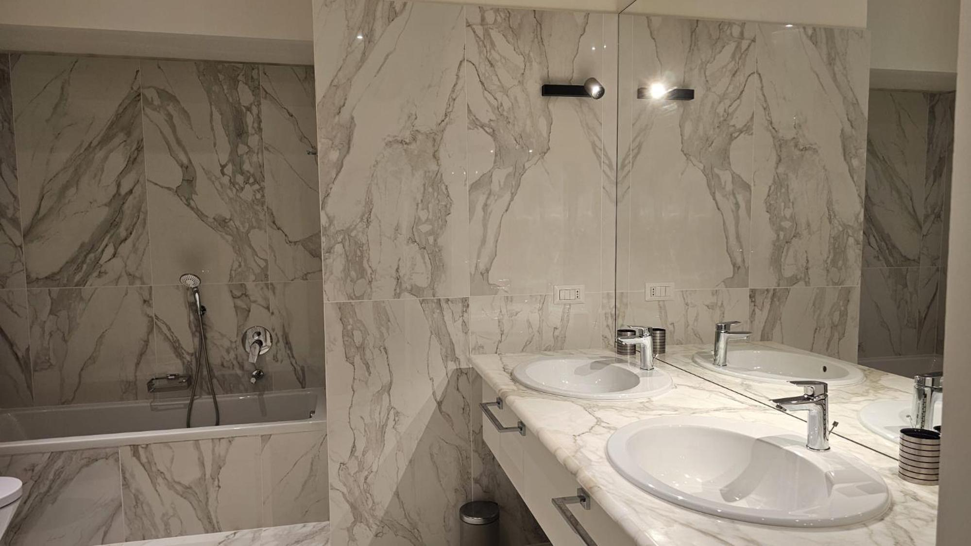 Four-Bedroom Luxury Apartment - Via Colonnetta 2