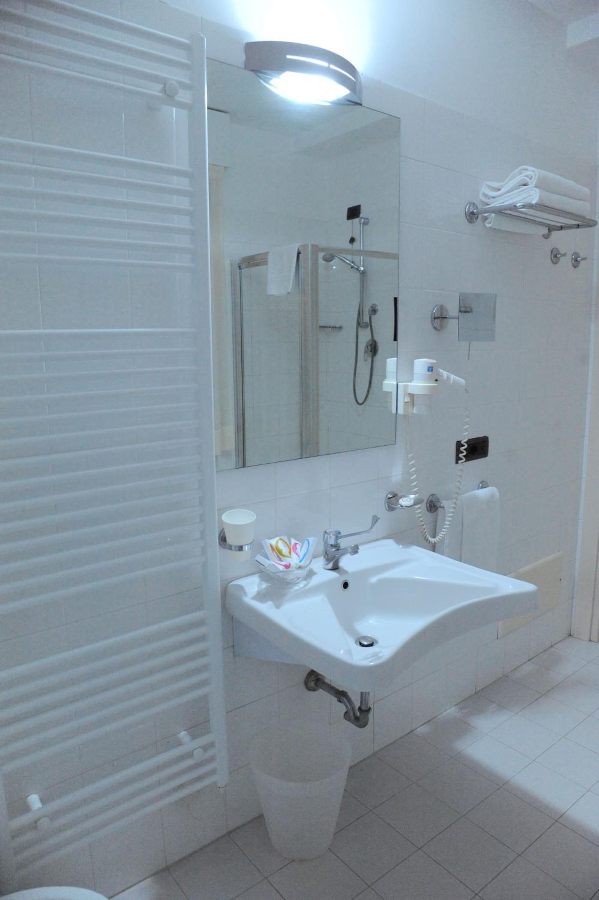 Double or Twin Room with Extra Bed photo 3