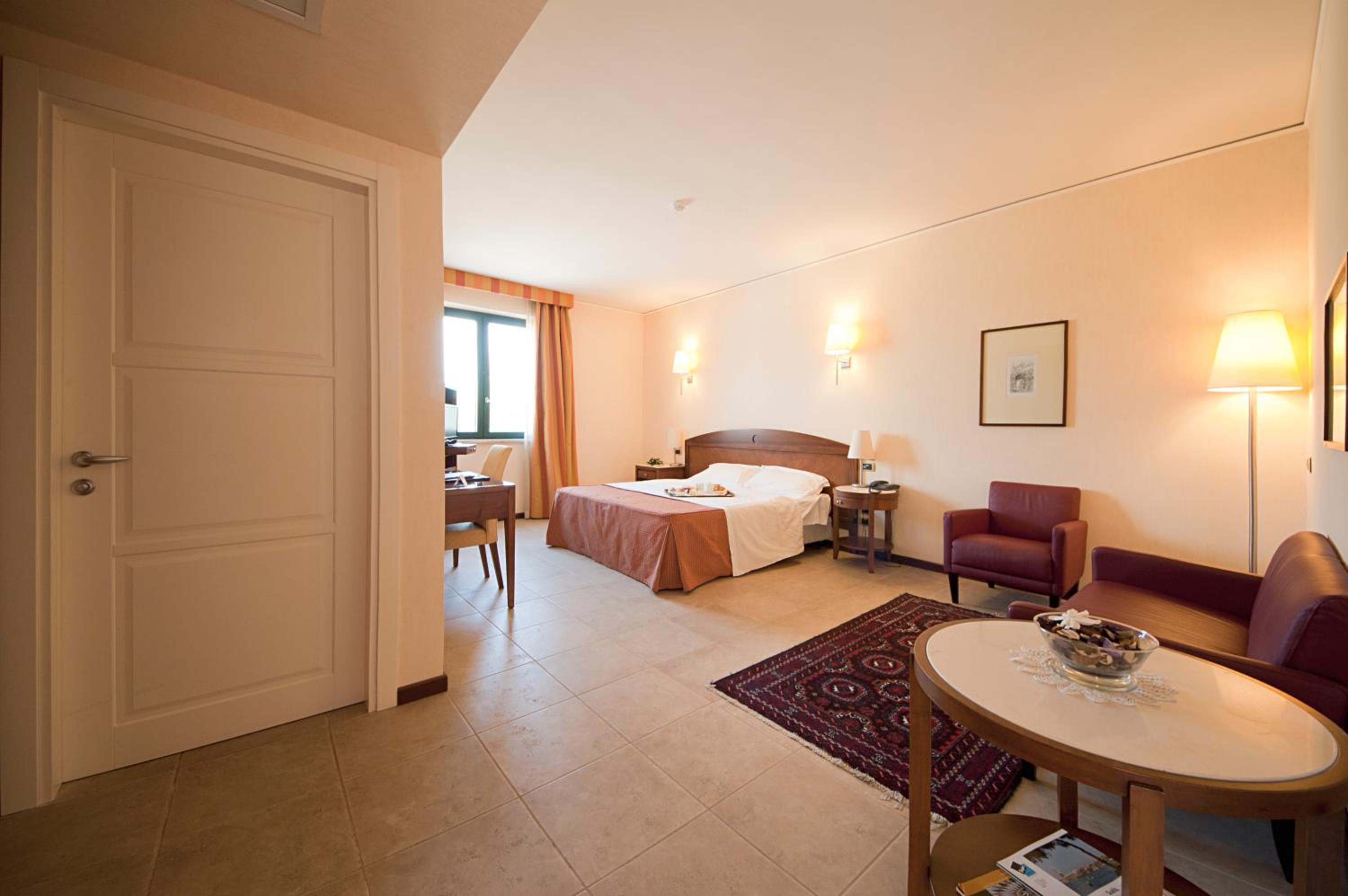 Basic Triple Room photo 3