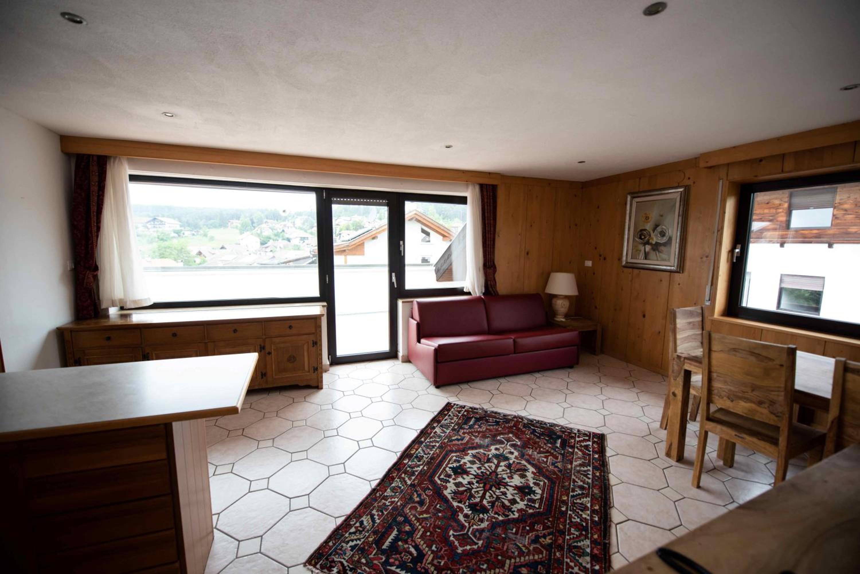 Two-Bedroom Apartment with Balcony photo 3