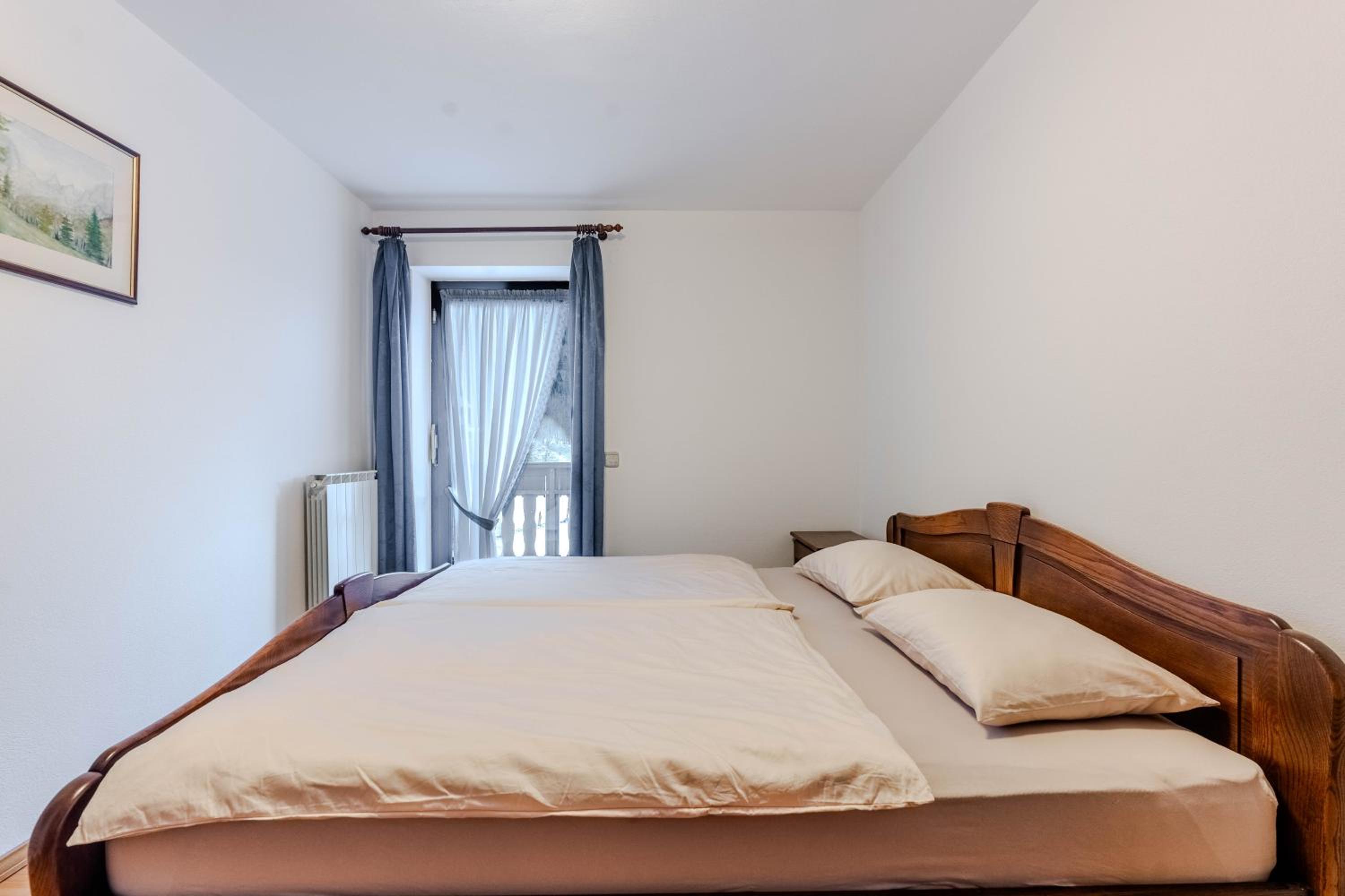 One-Bedroom Apartment photo 2