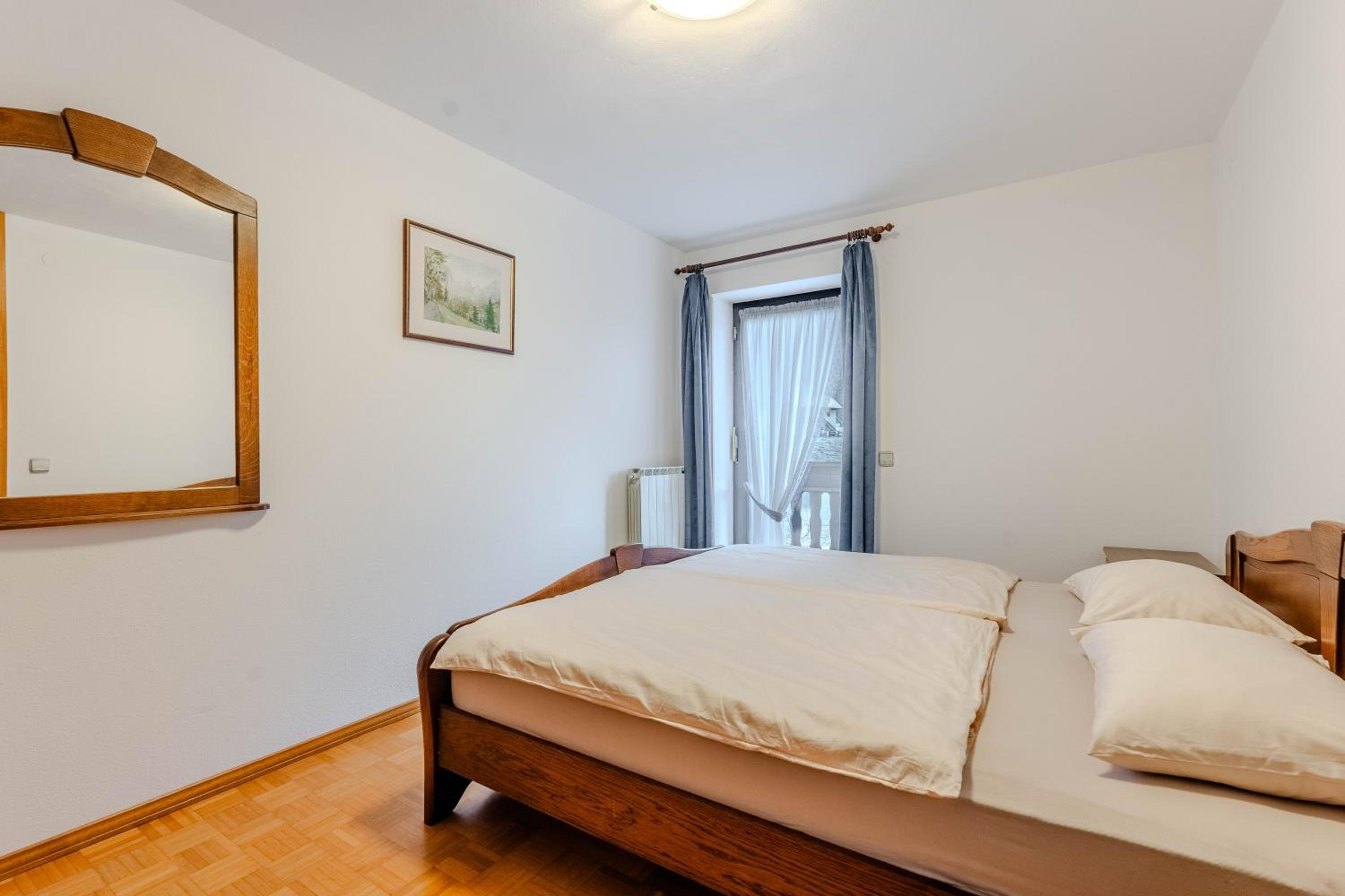 One-Bedroom Apartment photo 1