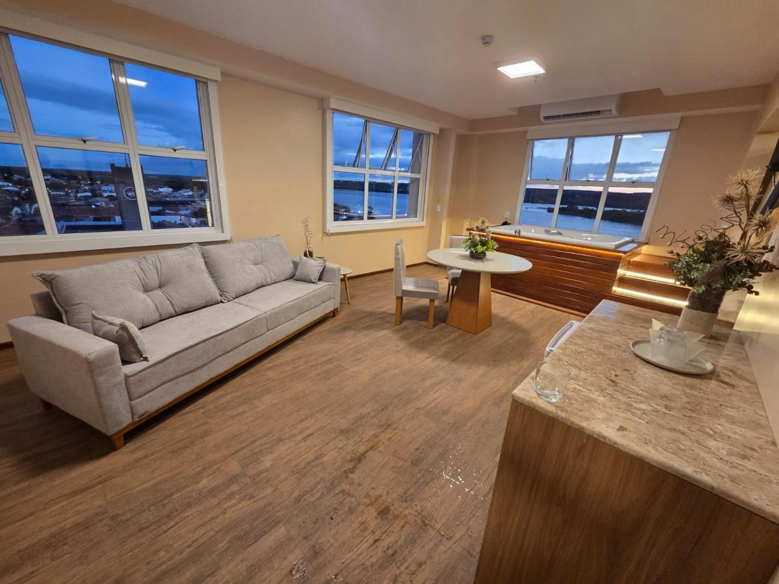King Suite with Spa Bath photo 3