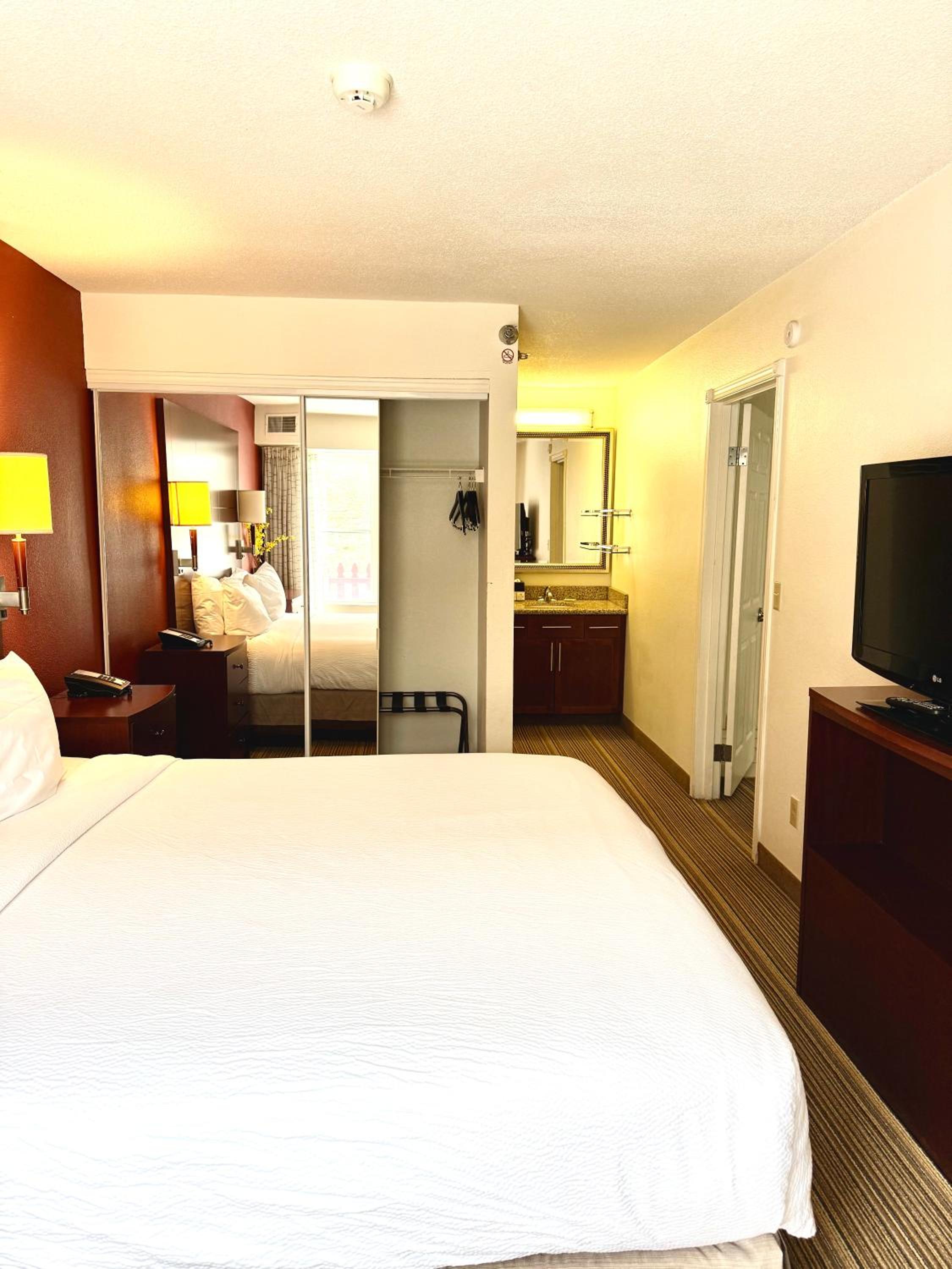 Premium Suite - Photo 4