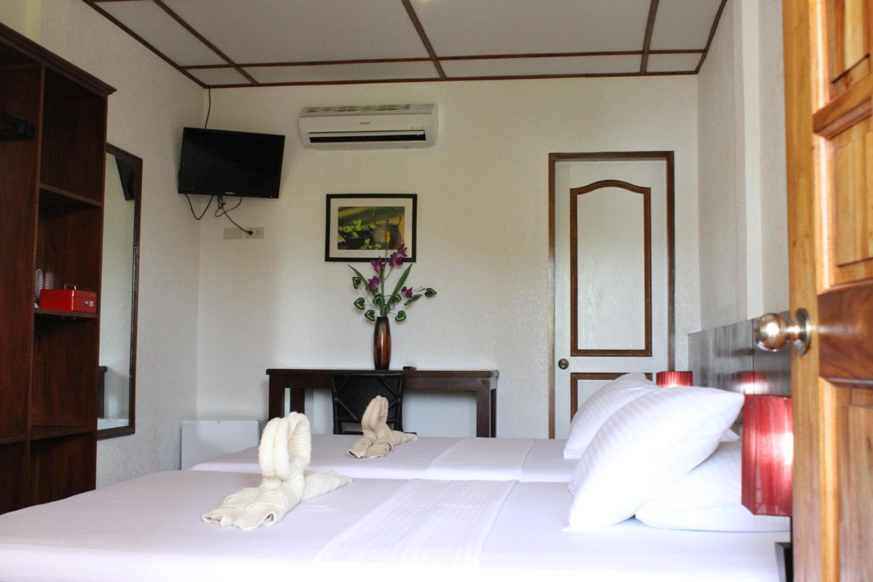 Deluxe Family Room - Photo 1
