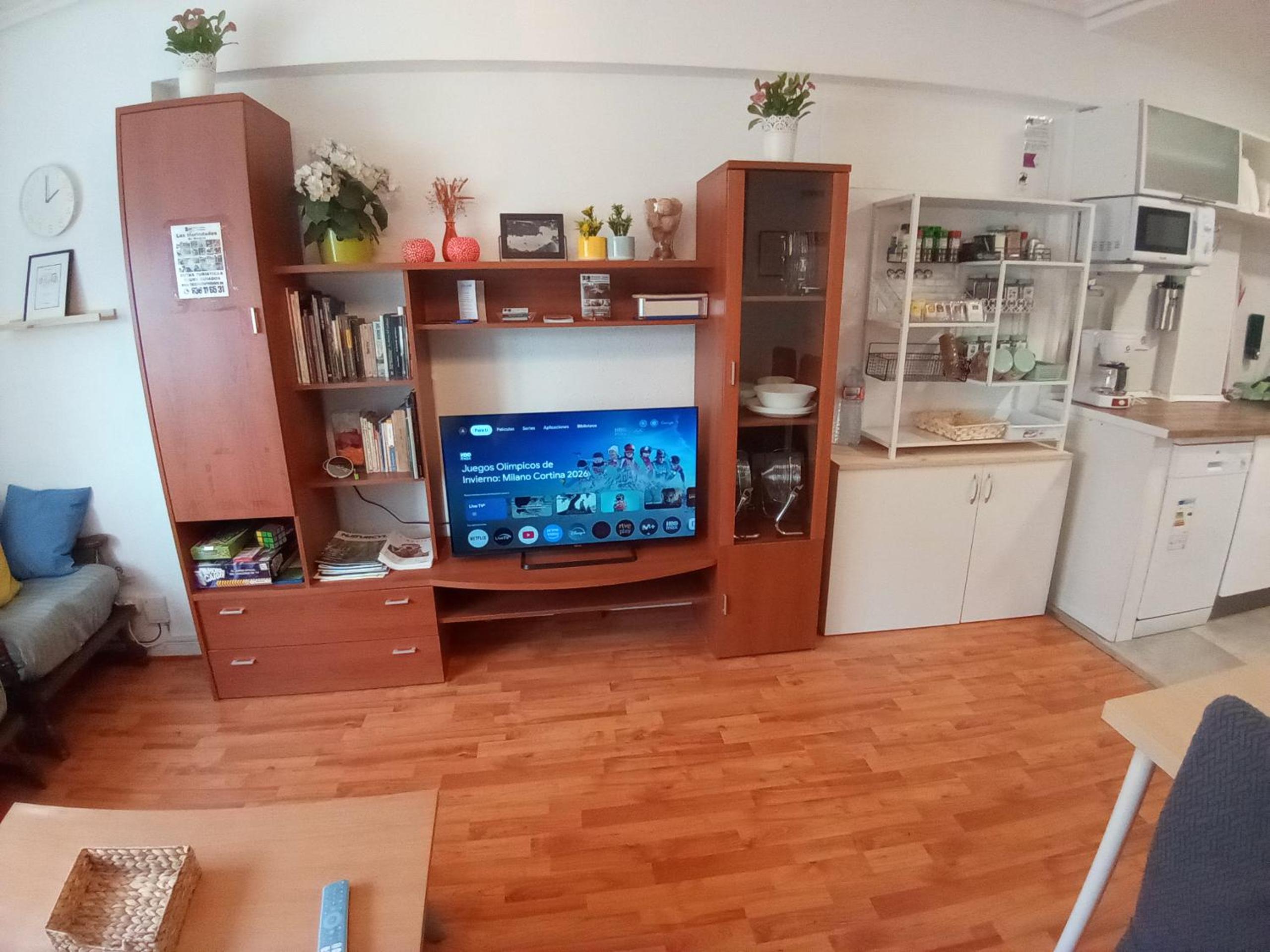 Classic One-Bedroom Apartment with King Bed photo 3