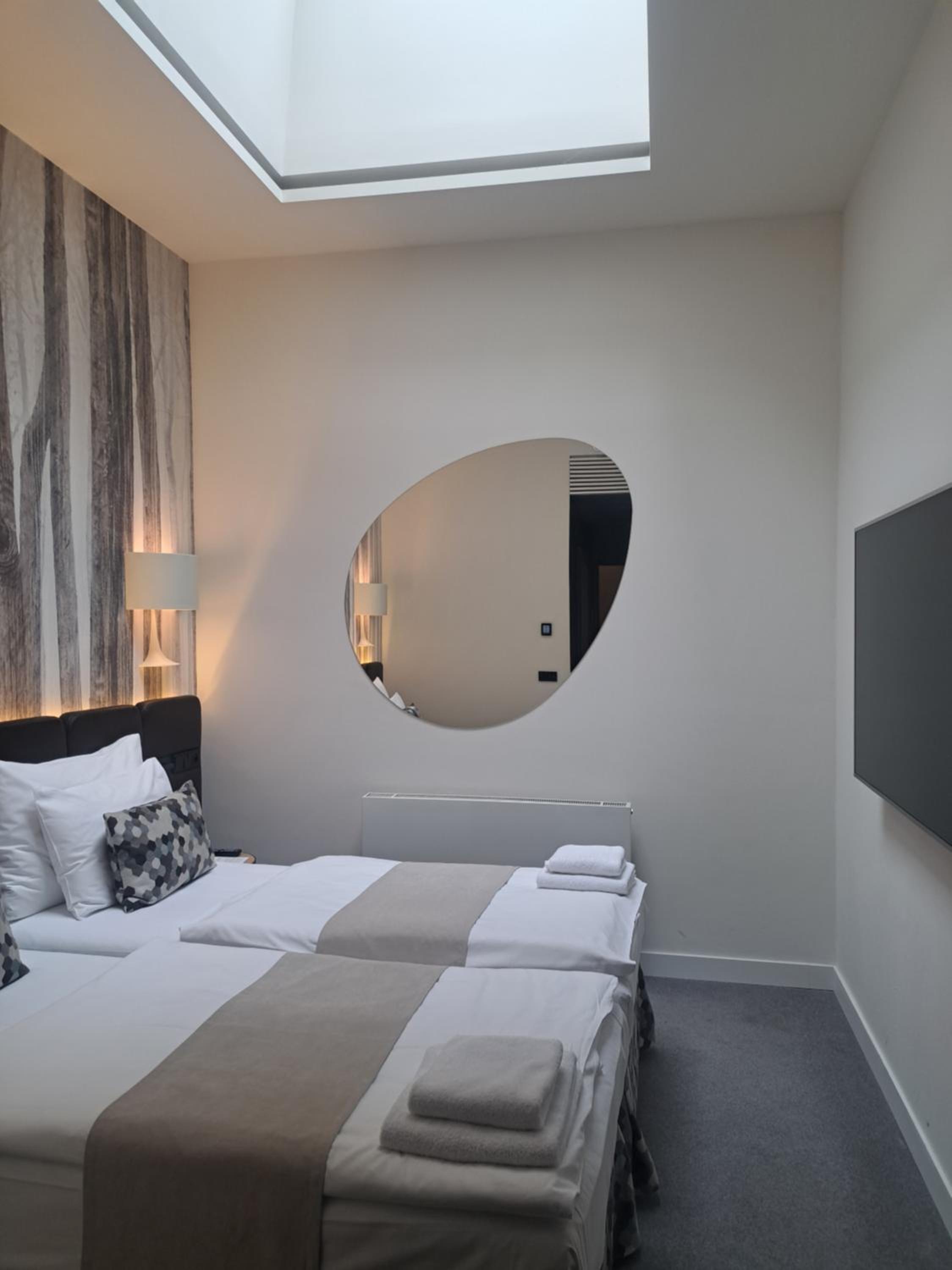 Standard Double or Twin Room - Attic - Photo 8