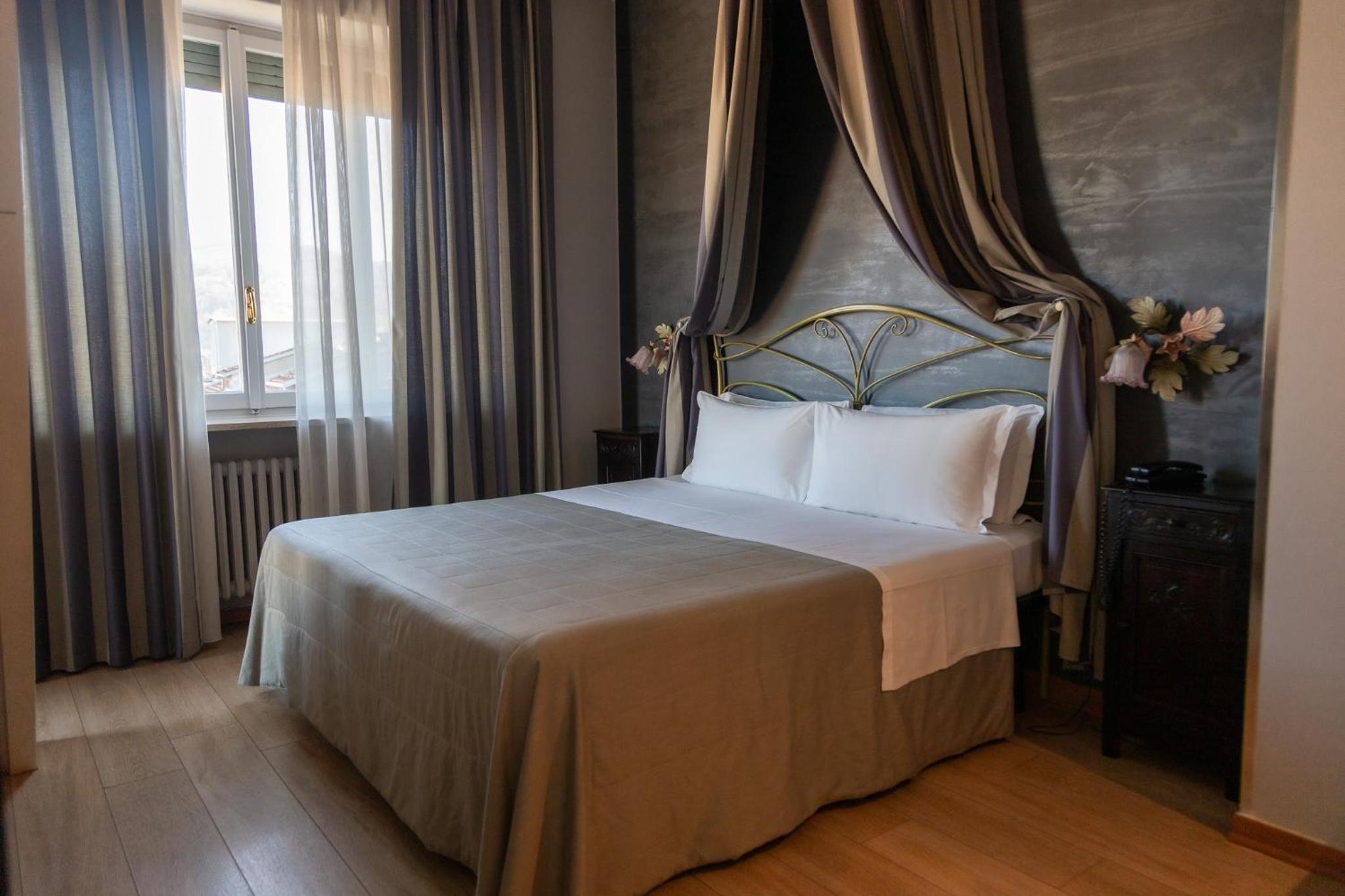 Suite - Photo 1