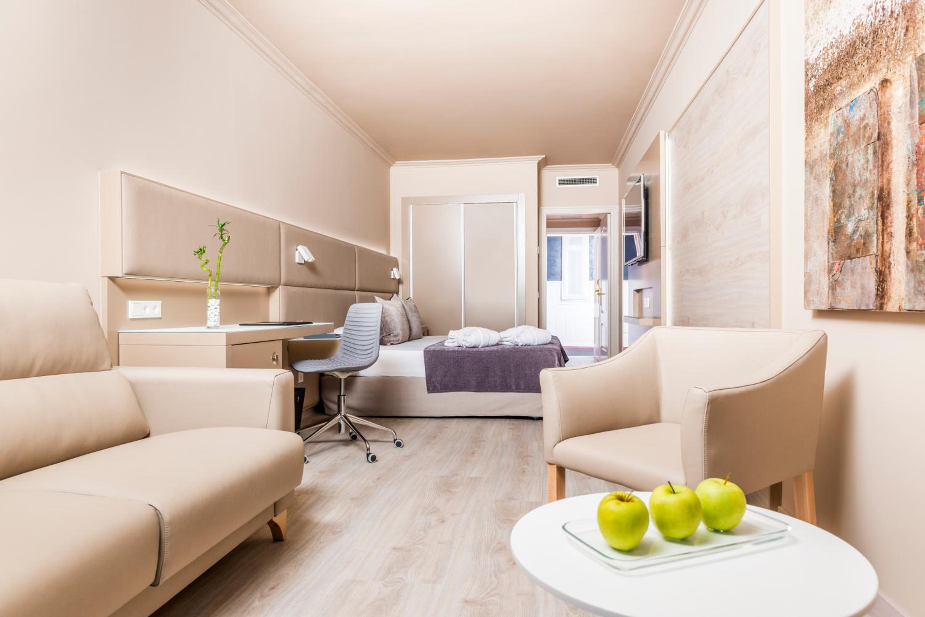 Deluxe Triple Room photo 3