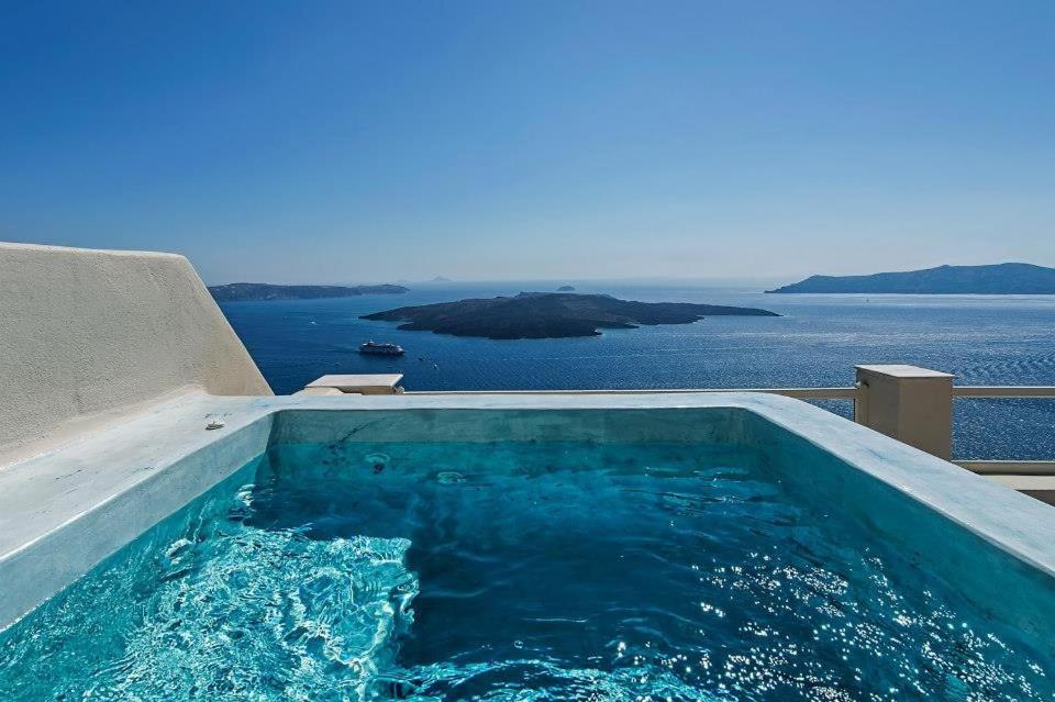 Suite with Hot Tub photo 2