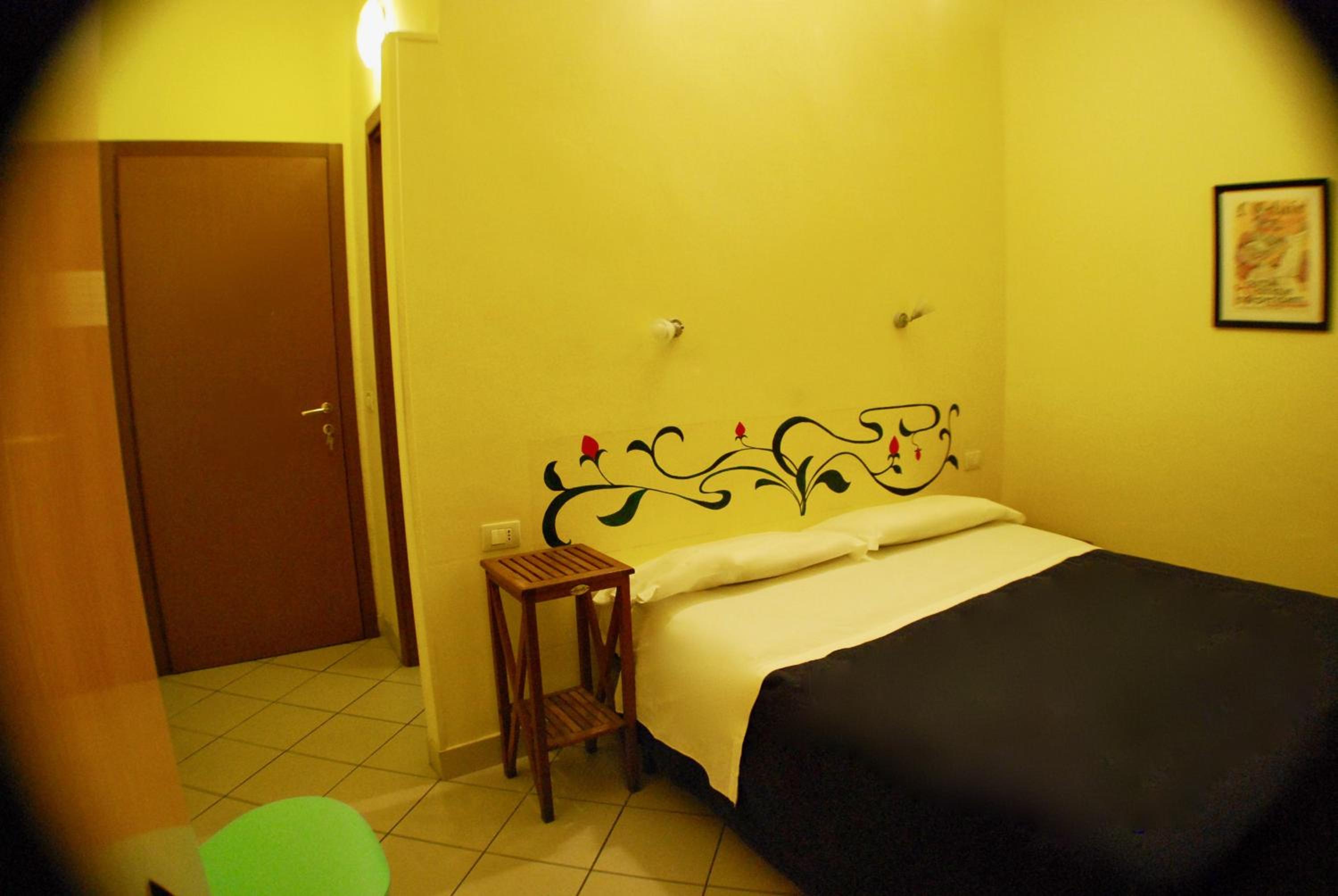 Double Room - Photo 10
